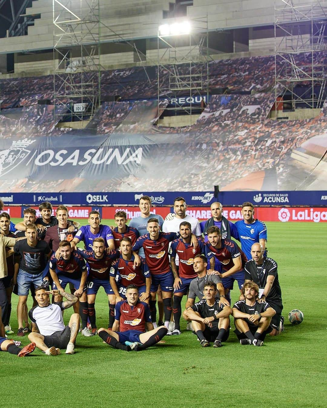 LFPさんのインスタグラム写真 - (LFPInstagram)「Better together! ❤️ • ¡Juntos todo es mejor! ❤️ • #LaLiga #LaLigaSantander #Osasuna #Football #Family」7月20日 15時02分 - laliga