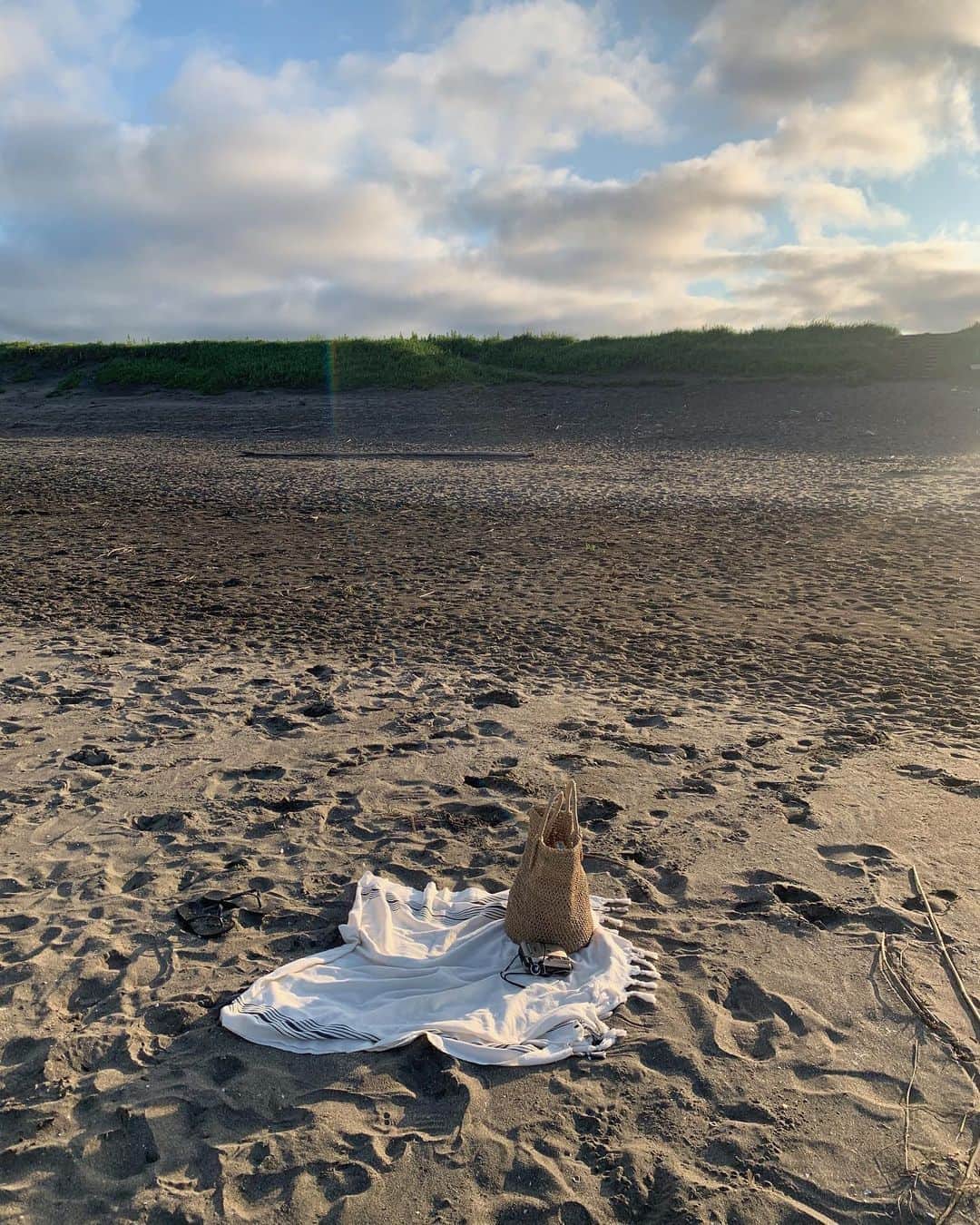 栗山遥さんのインスタグラム写真 - (栗山遥Instagram)「Weekend✨ お昼に海入って、 夕方はサンセット見ながらサーフィン待ち。幸せだな。 早く梅雨明けないかなぁ〜🌞」7月20日 15時29分 - harukakuriyama