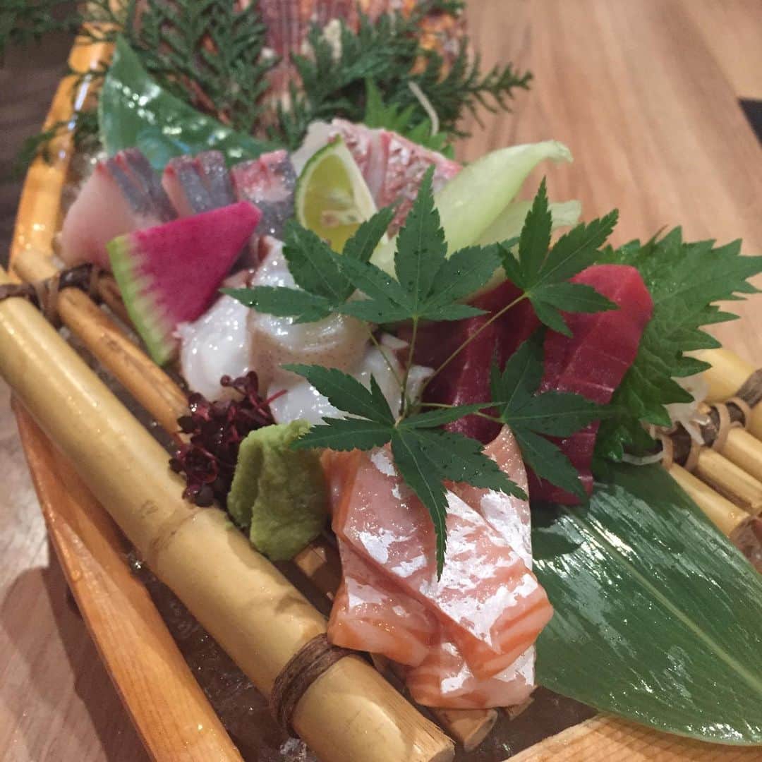 たなごころ 大阪マルビル8階さんのインスタグラム写真 - (たなごころ 大阪マルビル8階Instagram)「こんにちは✨😃❗️ 調理長が腕を奮ったお造りです❗️気合いが入った逸品です🎵 #マルビル#大阪駅#梅田駅近#個室#個室居酒屋#接待#顔合わせ#商談#新鮮なお造り#西梅田#日本酒 #造り」7月20日 15時41分 - tanagokoro_marubiru