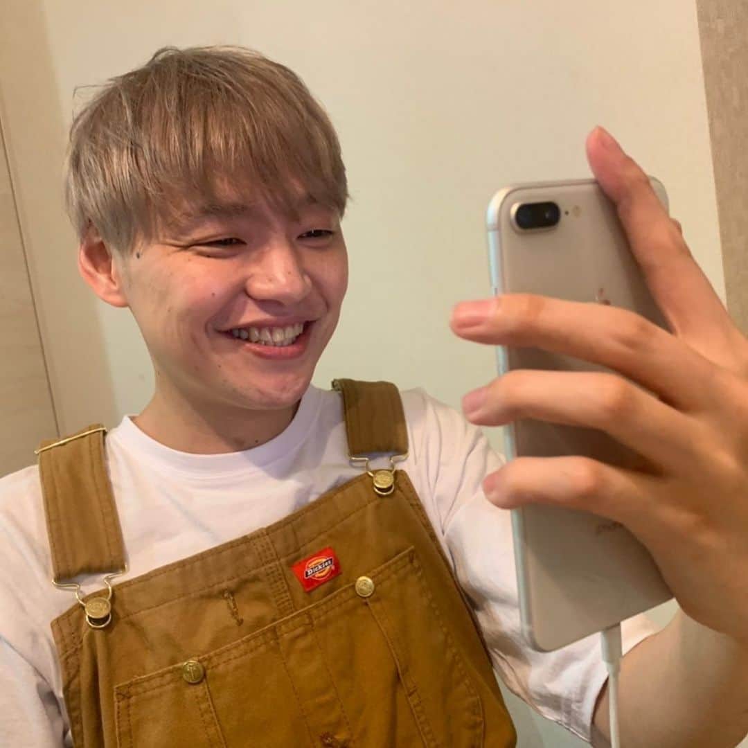 藤井達也のインスタグラム：「髪染めたのだよ😄  #渋谷　 #f #金髪」