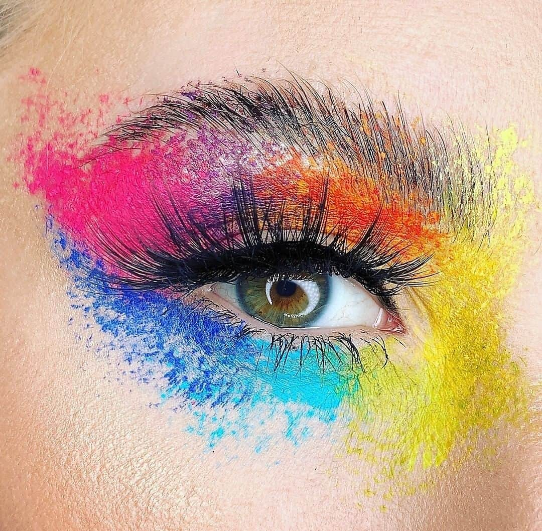 M·A·C Cosmetics Deutschlandさんのインスタグラム写真 - (M·A·C Cosmetics DeutschlandInstagram)「Wir lieben diesen inspirierenden Pride Look ❤️ 🧡 💛 💚 💙 💜 Verwendet wurden für dieses farbenfrohe Make-Up unsere Chromacakes! Chromacakes sind stark deckende Farben, die Du mit Wasser aktivieren kannst! Das macht sie super beliebt für kreative Looks und Bodypaintings! 😍 ❤️  Na, Lust auf einen ausdrucksstarken Pride-Look bekommen? 🌸 💋  #macpro #macchromacakes #pride #maclovespride #lgbtqai #maccosmeticsgermany #macpridevibe Repost: @maccosmeticsfrance @low_adams」7月20日 16時00分 - maccosmeticsgermany