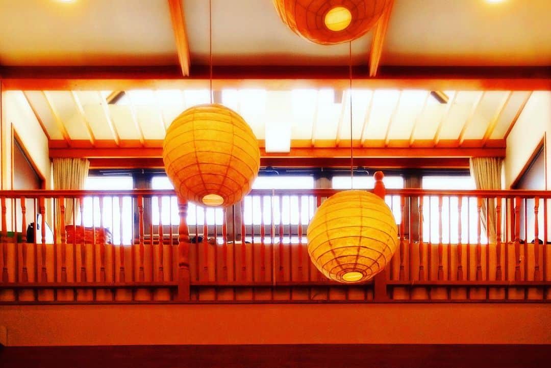 Rediscover Fukushimaさんのインスタグラム写真 - (Rediscover FukushimaInstagram)「✨♨️ Recommended for Onsen lovers ♨️✨ introducing Azumaya in the secluded & scenic Takayu Onsen, Fukushima City.  ☝️This ryokan is know for its amazing baths, which include a private one which can be reserved.  ☝️Takayu Onsen’s hot springs have been rated as the best in Japan to visit in early Spring (when they’re surrounded by snow) but the town’s location at a high altitude on the side of a mountain means that these baths are enjoyable even in summer.  ☝️All hot spring water comes straight for the source, and the green-blue waters are thought to be good for skin conditions, hence why the town’s water is sometimes called “nature’s soap”.  ❗️Takayu’s onsen water is acidic, and of the hydrogen-sulfide type, meaning it can take a while for visitors to get used to the egg smell 🍳」7月20日 16時06分 - rediscoverfukushima