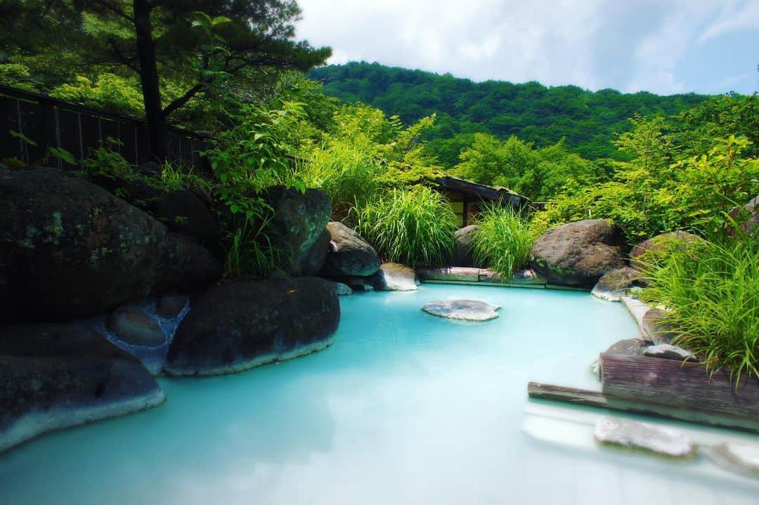 Rediscover Fukushimaさんのインスタグラム写真 - (Rediscover FukushimaInstagram)「✨♨️ Recommended for Onsen lovers ♨️✨ introducing Azumaya in the secluded & scenic Takayu Onsen, Fukushima City.  ☝️This ryokan is know for its amazing baths, which include a private one which can be reserved.  ☝️Takayu Onsen’s hot springs have been rated as the best in Japan to visit in early Spring (when they’re surrounded by snow) but the town’s location at a high altitude on the side of a mountain means that these baths are enjoyable even in summer.  ☝️All hot spring water comes straight for the source, and the green-blue waters are thought to be good for skin conditions, hence why the town’s water is sometimes called “nature’s soap”.  ❗️Takayu’s onsen water is acidic, and of the hydrogen-sulfide type, meaning it can take a while for visitors to get used to the egg smell 🍳」7月20日 16時06分 - rediscoverfukushima