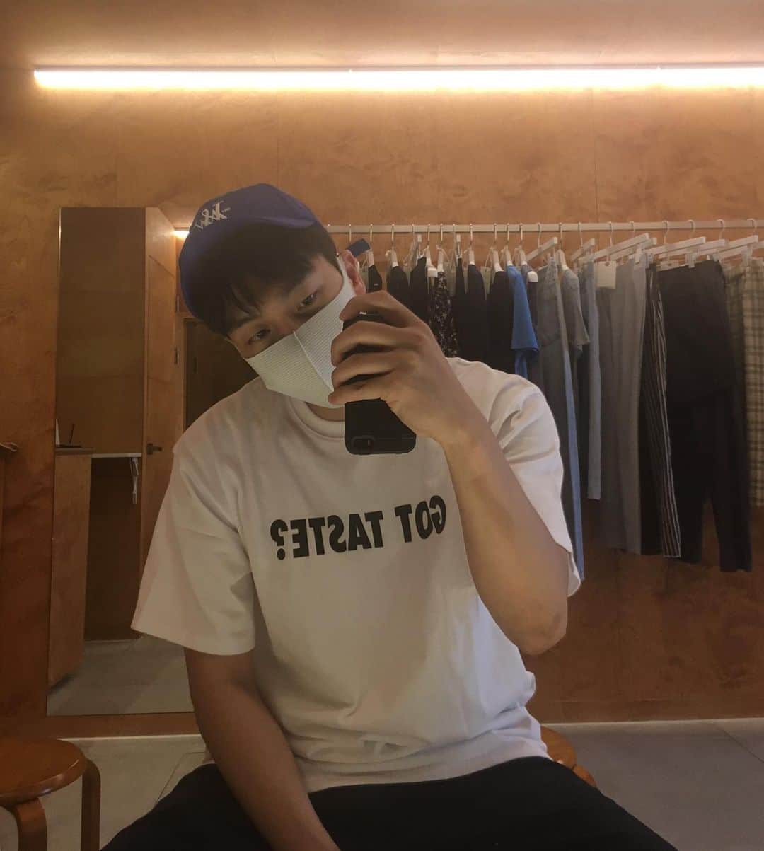 のインスタグラム：「뭔가 기분 좋은 일이 일어날것만 같아. 그냥 그렇다고🙃」