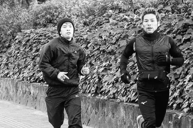 田中恒成のインスタグラム：「・ ‪【トレーナーと選手】‬ ‪選手は若いからどんどん大人になるし、選手として立ち位置も変わっていく。 それに合わせてトレーナーも関係性をうまく変えていくから、［変わらない関係］でいられる。by河合トレーナー‬  そんな話しを河合さんとした今日。 週3回のフィジカルトレーニング。 河合さんの考えや言葉にインスピレーションされる事はとても多い。」