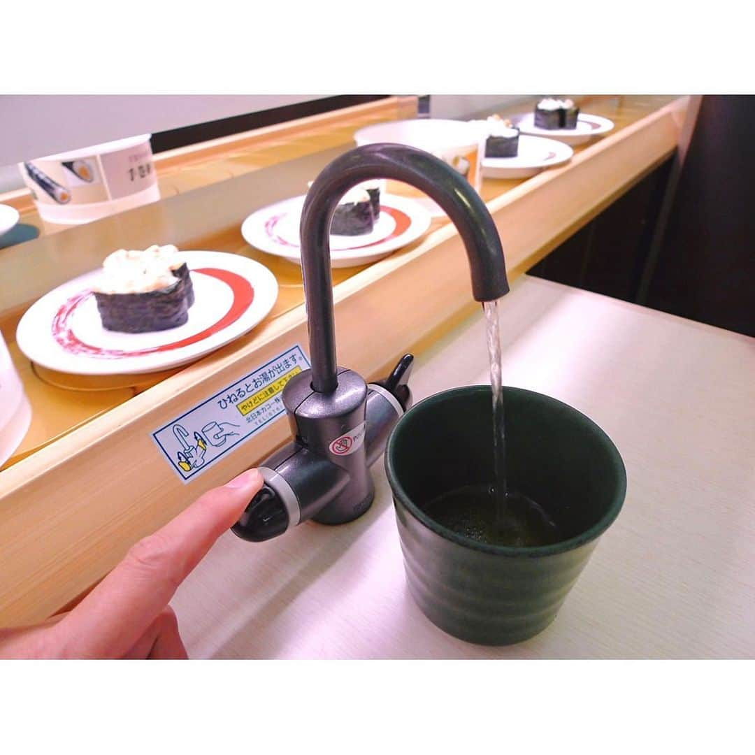 Wabi•Sabiのインスタグラム：「Can you guess where you can find it? It's at a sushi bar. You can make a cup of green tea by the tap at your table for free at any sushi bars in Japan as shown in the first picture. I made it in the U.S. as well though :-D Has anyone seen the tea tap at your favorite sushi one? . Why green tea with sushi, then? Reports have been proven that Catechin (one of the nutrition facts in green tea) can help reducing the power of germs or killing some of them even if you took food poisoning accidentally. Food poisoning is one of things you beware of as getting hotter. Bacteria growing easily especially in the rainy humid season can cause food poisoning. You can prevent it from washing your hands, keep the kitchen clean or putting groceries immediately in the fridge.  Sushi was originally a preserved food in the old times. For example, "Shari" is rice mixed with vinegar. "Wasabi" is a medicinal condiment and sometimes mixed with soy sauce or served directly on top of sushi. And "Gari is sushi ginger pickled in sweet vinegar.  Sushi is just a simple dish but has a unique culture with ancestor's wisdom. Don't forget to have a cup of green tea pouring boiled water over 80℃ to get Catechin enough while/after eating! Enjoy eating😋 . . #lifehacks #wisdom #ancientwisdom #japanesetraditional #sushi #sushitime #sushilovers sushigram #greentea #japanesegreentea #tealover #teaaddict #teagram #sencha #gyokuro #hojicha #roastedtea #foodpairing #foodpoisoning #madeinjapan #madeinkyoto #japanquality #kyoto #japan #Bacteria #antibacterial #germs #wasabi #vinegar #ginger #enjoyeating」