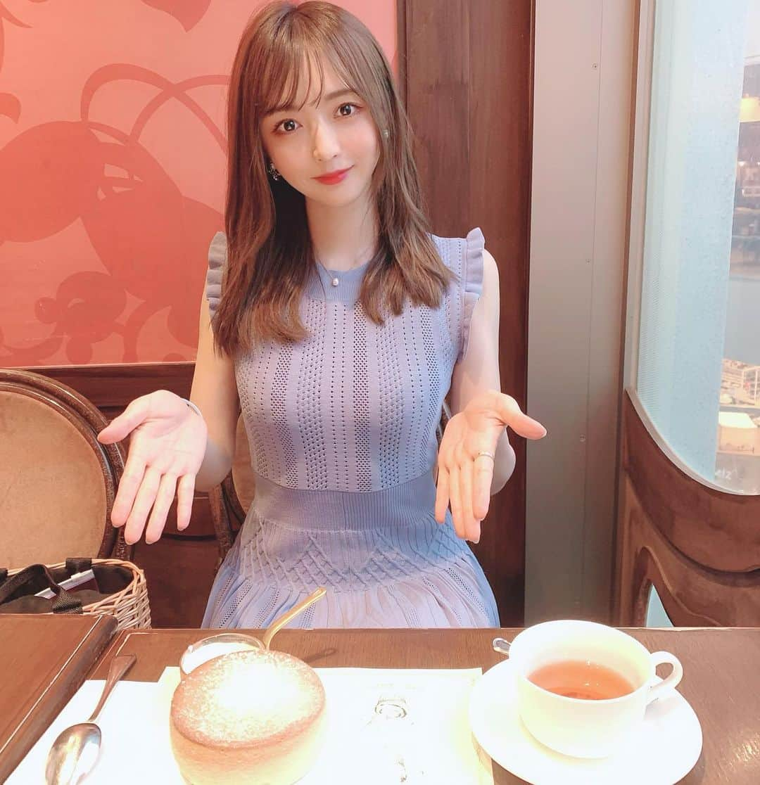 ゆうたむさんのインスタグラム写真 - (ゆうたむInstagram)「☕️☕️☕️ . . 美味しいスフレを食べに、 自由ヶ丘へ😳💦 . . 可愛いプリンセス3人👸👸👸 &ママが プレゼントしてくれた、 ワンピース👗🥺 . . コロナで会えないからって😢 . . @snidel_official  のだよ♪ . . . . #snidel #fashion #スフレ　#ootd #ゆうたむのグルメメモ📝」7月20日 16時50分 - yuutamu_non