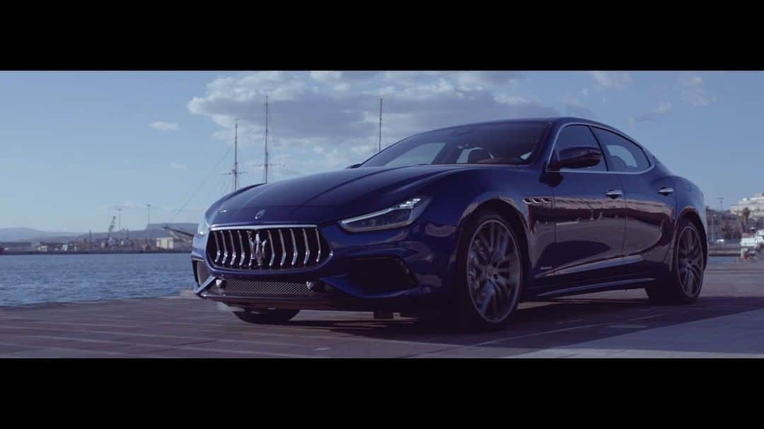 Maserati Japan | マセラティ ジャパンのインスタグラム：「伝説の名車「A6 GCSベルリネッタ」から受け継いだ、エレガントなデザイン。高性能V6エンジンの圧倒的パフォーマンス。ギブリ グランスポーツは情熱のレースへあなたを誘い、日常をドラマチックに変えます。  #Maserati #マセラティ  #MaseratiJapan #マセラティジャパン #GhibliGranSport #ギブリグランスポーツ」