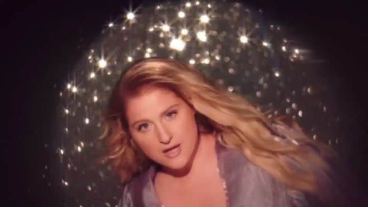 のインスタグラム：「🎶新曲3曲リリース！🆕 自宅🏡で撮影したMV公開🎬  メーガン・トレイナーが新曲3曲とアコースティックヴァージョン2曲を加えた『Treat Myself』デラックス版を先週リリースし、「Make You Dance」ミュージック・ビデオを公開✨ このビデオは現在の状況から、メーガンの自宅で撮影されたもの！いつものメーガンらしいMVに仕上がっています💕  さらに、新曲「アンダーウォーター feat. ディロン・フランシス」「ユー・ドント・ノウ・ミー」のリリック・ビデオも公開中🎥 https://SonyMusicJapan.lnk.to/MegranTrainorTMDIA  このアルバムは今年1月にリリースされ、ニッキー・ミナージュやザ・プッシーキャット・ドールズ、マイク・サバス、レノン・ステラ&サッシャ・スローン、AJミッチェルなどをフィーチャーした楽曲も収録💖  #メーガントレイナー #メーガン#MeghanTrainor #megatronz #NickiMinaj  #LennonStella #SashaSloan #AJMitchell #DillonFrancis #mikesabath #Treatmyself  #newmusic #instamusic #instaphoto #newalbum #musicvideo #新曲 #ニッキーミナージュ #stayhome #kawaii #新曲 #洋楽 #洋楽大好き #洋楽好き #洋楽好きな人と繋がりたい」