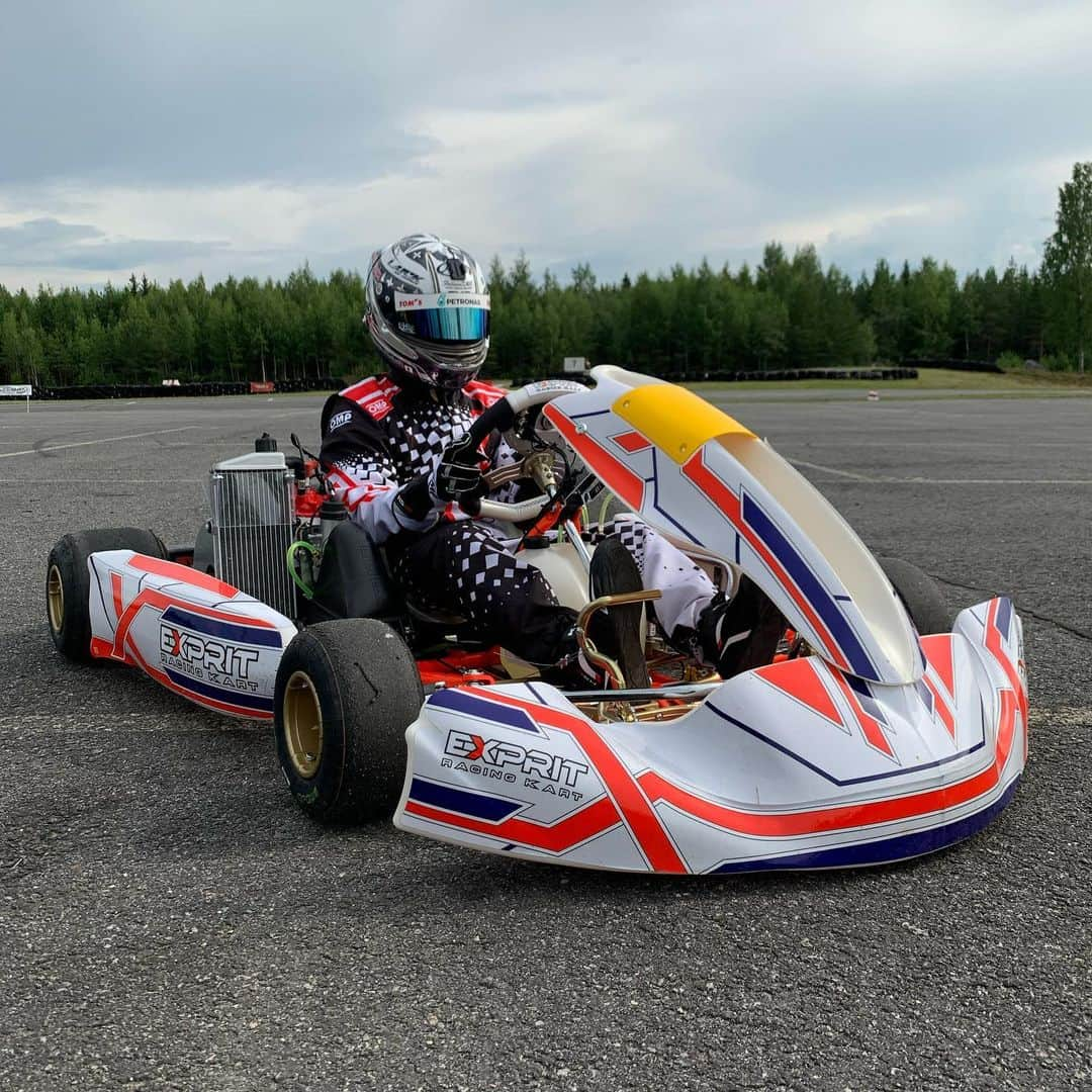 勝田貴元さんのインスタグラム写真 - (勝田貴元Instagram)「Karting day🤩 It was mega fun during the day! Thank you for awesome karting gears @ompracing !! 今日はカートトレーニング！ レーシングカートはいつ乗っても最高！ フィジカル的にも感覚的にも本当に良いトレーニングになる。 乗る度に原点に戻って初心を忘れず頑張ろうと思える💪 #僕の原点 #カートショップぶるーと #karting #レーシングカート #四輪モータースポーツの原点  @exgel_motorsport #exgelmotorsport #omp #exprit #rotax  #LUCK #BUZZ #fujisanD&P #GAZE #rsdesign」7月21日 3時49分 - takamotokatsuta