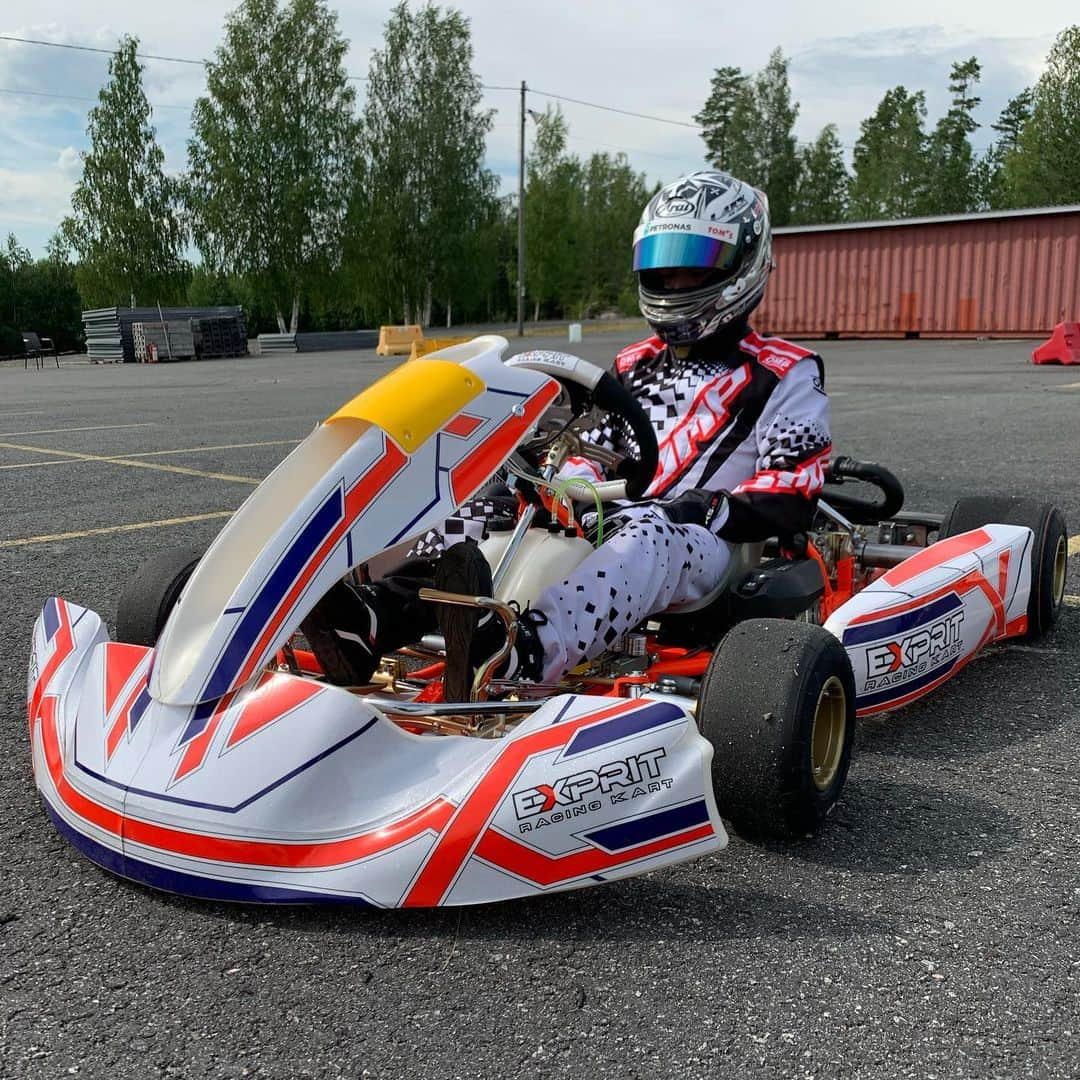 勝田貴元さんのインスタグラム写真 - (勝田貴元Instagram)「Karting day🤩 It was mega fun during the day! Thank you for awesome karting gears @ompracing !! 今日はカートトレーニング！ レーシングカートはいつ乗っても最高！ フィジカル的にも感覚的にも本当に良いトレーニングになる。 乗る度に原点に戻って初心を忘れず頑張ろうと思える💪 #僕の原点 #カートショップぶるーと #karting #レーシングカート #四輪モータースポーツの原点  @exgel_motorsport #exgelmotorsport #omp #exprit #rotax  #LUCK #BUZZ #fujisanD&P #GAZE #rsdesign」7月21日 3時49分 - takamotokatsuta