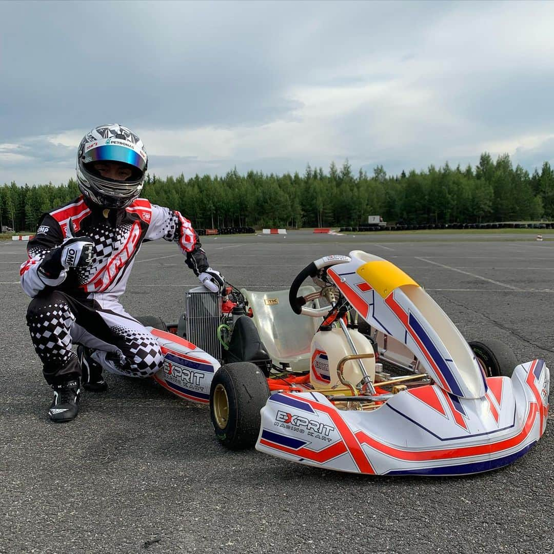 勝田貴元さんのインスタグラム写真 - (勝田貴元Instagram)「Karting day🤩 It was mega fun during the day! Thank you for awesome karting gears @ompracing !! 今日はカートトレーニング！ レーシングカートはいつ乗っても最高！ フィジカル的にも感覚的にも本当に良いトレーニングになる。 乗る度に原点に戻って初心を忘れず頑張ろうと思える💪 #僕の原点 #カートショップぶるーと #karting #レーシングカート #四輪モータースポーツの原点  @exgel_motorsport #exgelmotorsport #omp #exprit #rotax  #LUCK #BUZZ #fujisanD&P #GAZE #rsdesign」7月21日 3時49分 - takamotokatsuta