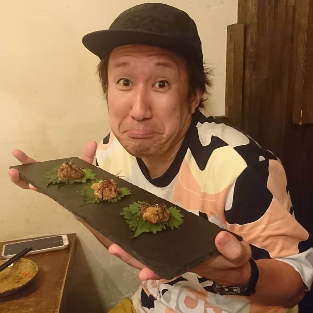 松本康太さんのインスタグラム写真 - (松本康太Instagram)「今日は久しぶりに釣りをしました(*^^*) 今日もフグちゃんしか釣れなかったです💦 ジョイマンの池谷くんは大きなボラが釣れました♪  下処理をして池谷くんの知り合いのお店に持っていったら、ボラのなめろうとボラしゃぶしゃぶに料理してくれました♪さすがプロ、ボラの臭みが無くなっていて美味しかったのです！  #釣り #フグ #レギュラー松本 #ボラ #ボラのなめろう #ボラしゃぶしゃぶ #あるある探検隊」7月21日 2時21分 - aruarutankentai.matsumoto