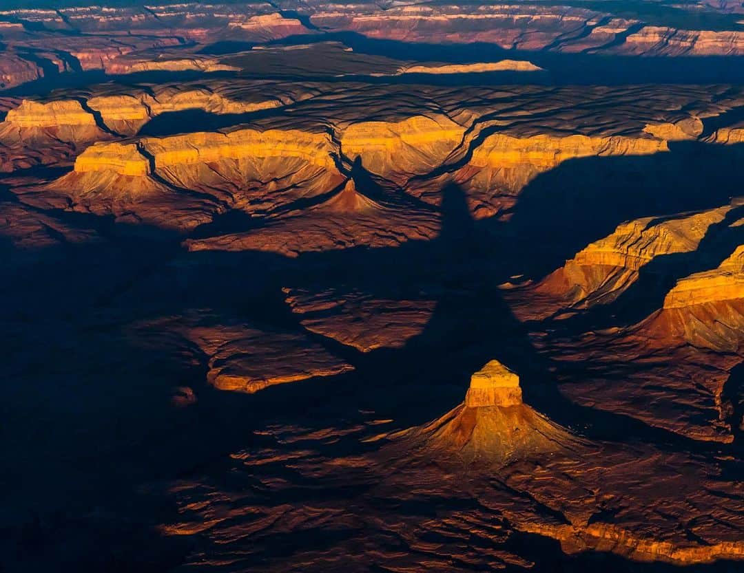 thephotosocietyさんのインスタグラム写真 - (thephotosocietyInstagram)「Fundraiser for Native Communities Covid Relief —FLASH PRINT SALE — The spread of COVID-19 has ravaged many of the tribal communities across the #Colorado Plateau. Due to limited running water and rural distribution networks for PPE, the Navajo Nation has experienced some of the highest infection rates per capita in the U.S., and the neighboring tribal communities of Hopi, Zuni and Havasupai are facing similar challenges.   The Photo Society members @pedromcbride and @renan_ozturk have been very fortunate to have worked for years throughout these communities and the surrounding region. Their amazing landscapes include sections of the Grand Canyon, Bears Ears, Painted Desert and much more. This print sale fundraiser is a way to help these communities combat the pandemic, as many there are losing friends and family members.    ALL PROFITS from these 11x8.5 prints, curated by longtime @NatGeo photo editor and producer @sadiequarrier, will be split equally among five native organizations working on the frontlines. All proceeds raised will be matched by generous donors, so please consider supporting these communities and get a signed fine art print or painting of the American Southwest for your home, as well. All prints are $100. Follow the link in our bio.   Photos 1-3 by #PeteMcBride: 1. Monument Valley 2. The Confluence 3. Synella Shadow; 4-6 by #RenanOzturk 4. Windows Rainbows 5. Delicate Arch 6. Arches Storm」7月21日 2時23分 - thephotosociety