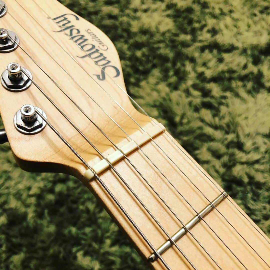 上杉洋史さんのインスタグラム写真 - (上杉洋史Instagram)「I got my 1st guitar got re-fretted. Due to my poor playing, the frets had been badly wearing down. Thanks to the chief luthier, my guitar was reborn beautifully. #sadowsky #sadowskyguitars #frets #refrets」7月21日 2時26分 - uesugihiroshi