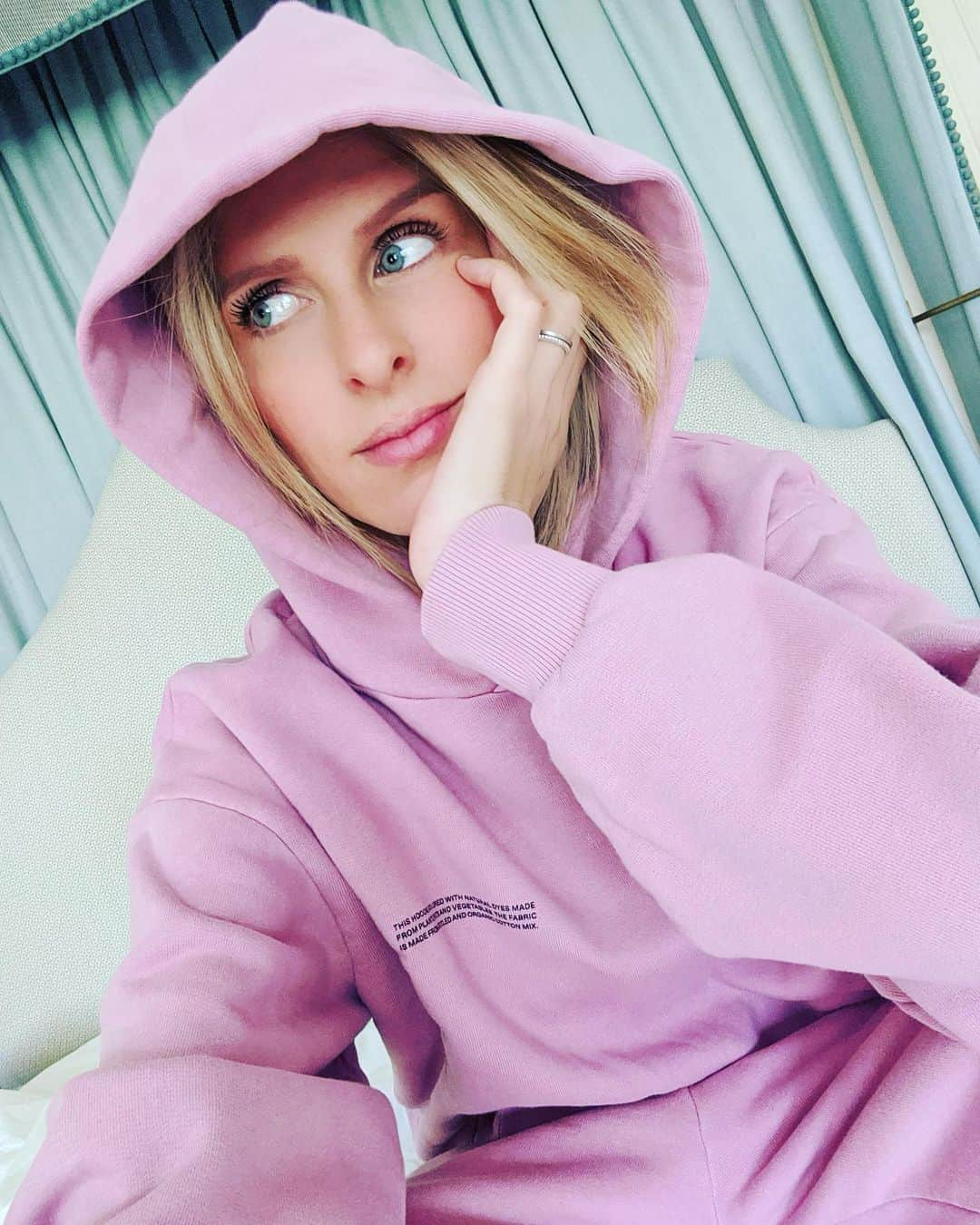 ニッキー・ヒルトンさんのインスタグラム写真 - (ニッキー・ヒルトンInstagram)「Monday mood」7月21日 3時14分 - nickyhilton