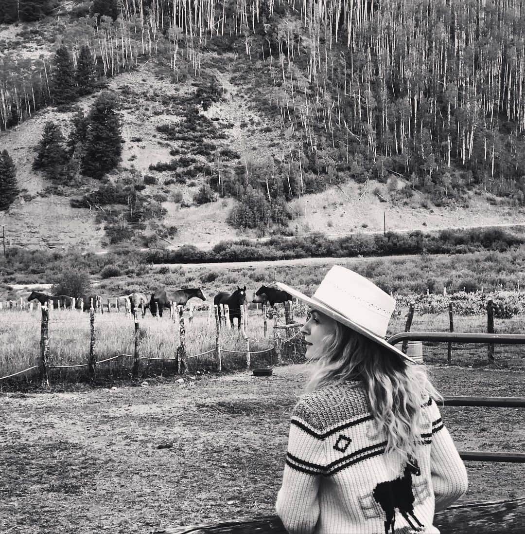 リンジー・ゴートのインスタグラム：「“the mountains are calling and i must go”- john muir」