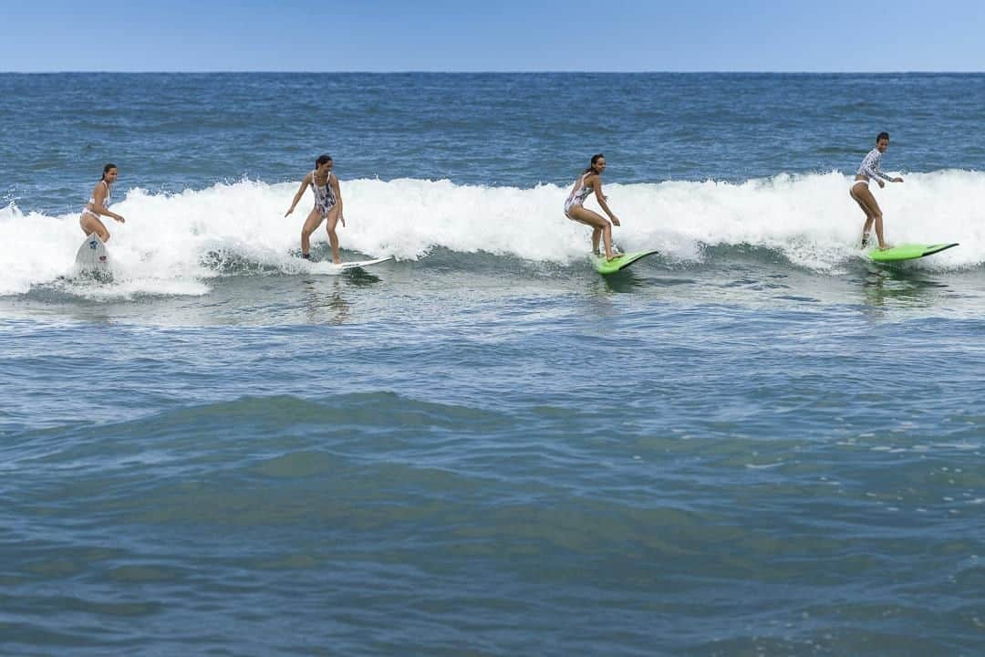 Oyshoさんのインスタグラム写真 - (OyshoInstagram)「Oysho Day Off - our crew surfing in San Sebastián, Spain.⁣ ⁣ #oysho #oyshosport #summersessions」7月21日 3時31分 - oysho
