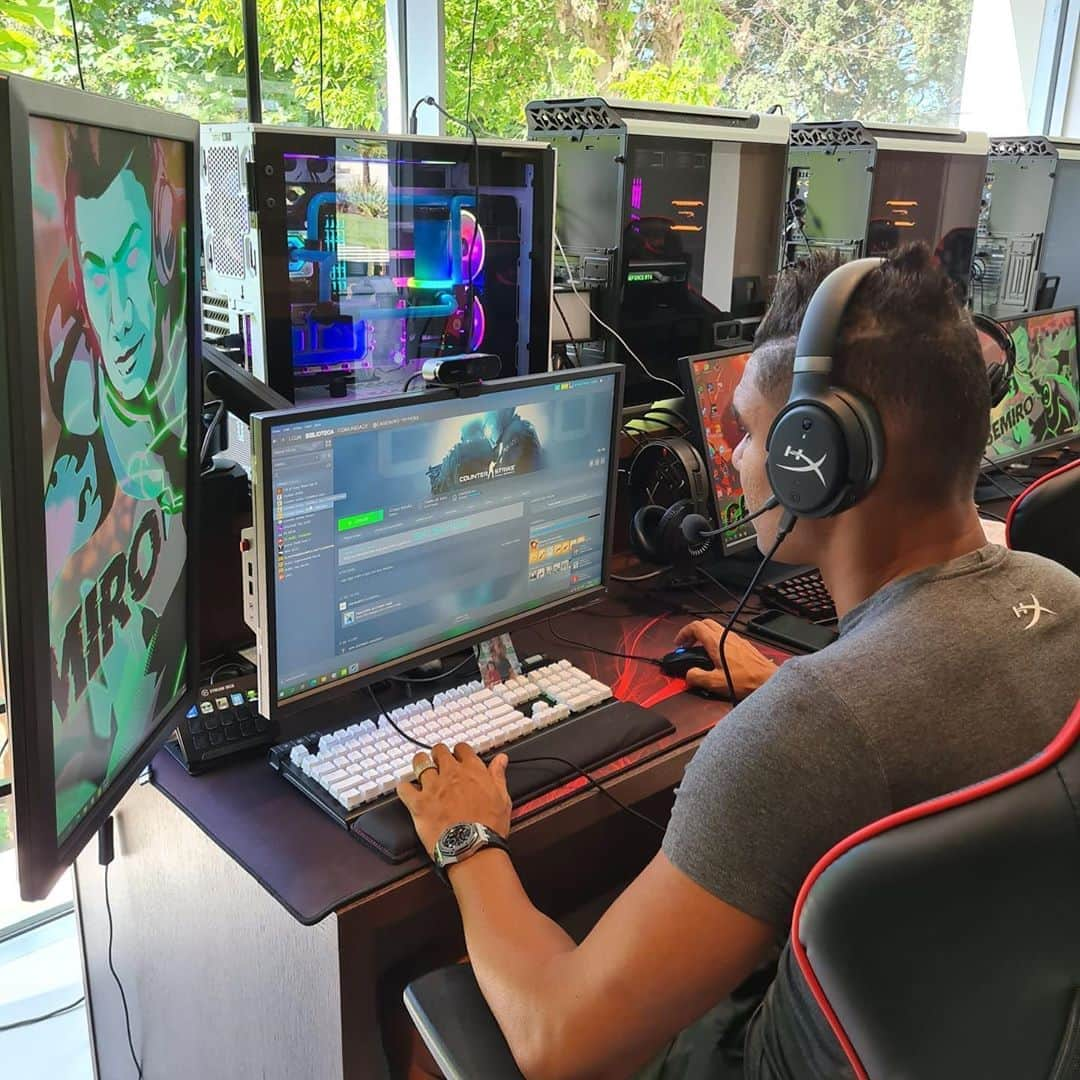 カゼミーロさんのインスタグラム写真 - (カゼミーロInstagram)「Always with HyperX in my games @hyperxbrasil and @hyperxlatam」7月21日 3時35分 - casemiro