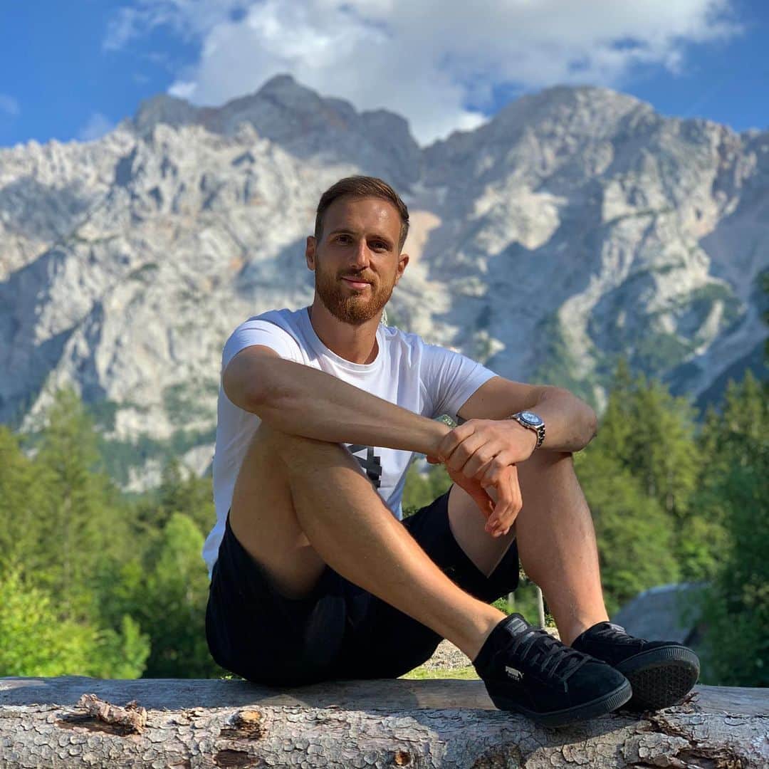 ヤン・オブラクのインスタグラム：「🇸🇮」