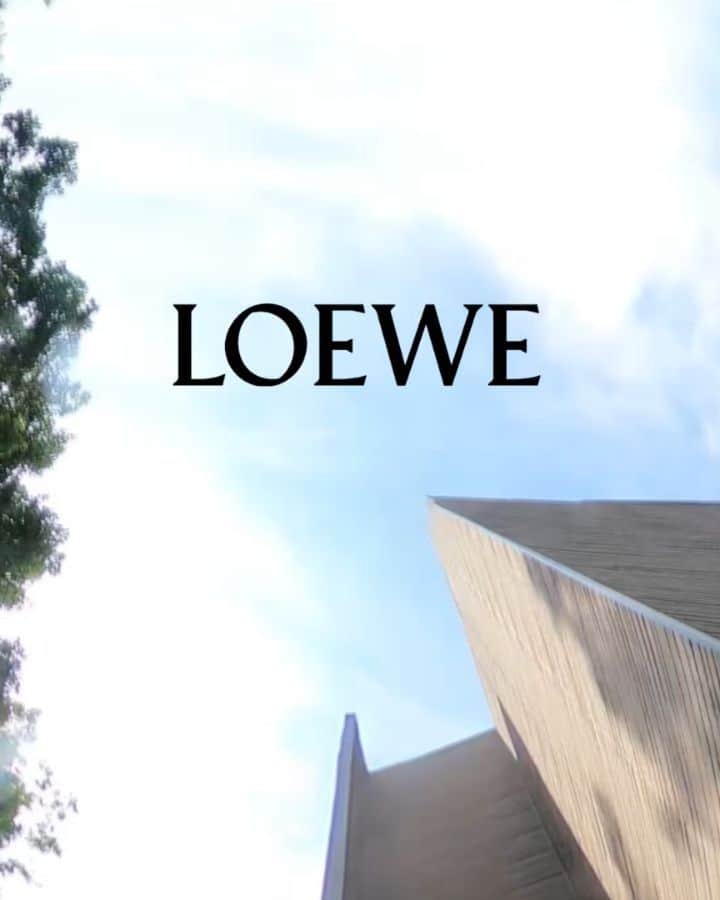 ジコのインスタグラム：「Loewe SS21 behind the scene #loewe #loewess21 #behindthescene @loewe」
