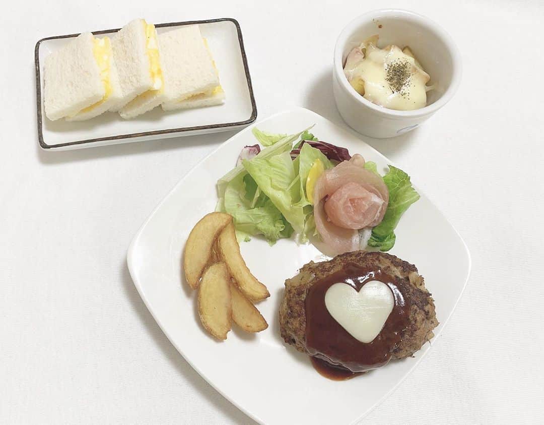 武井紗良さんのインスタグラム写真 - (武井紗良Instagram)「ハンバーグとサラダとプチグラタン作った❤︎」7月20日 18時52分 - sweets_sweetss