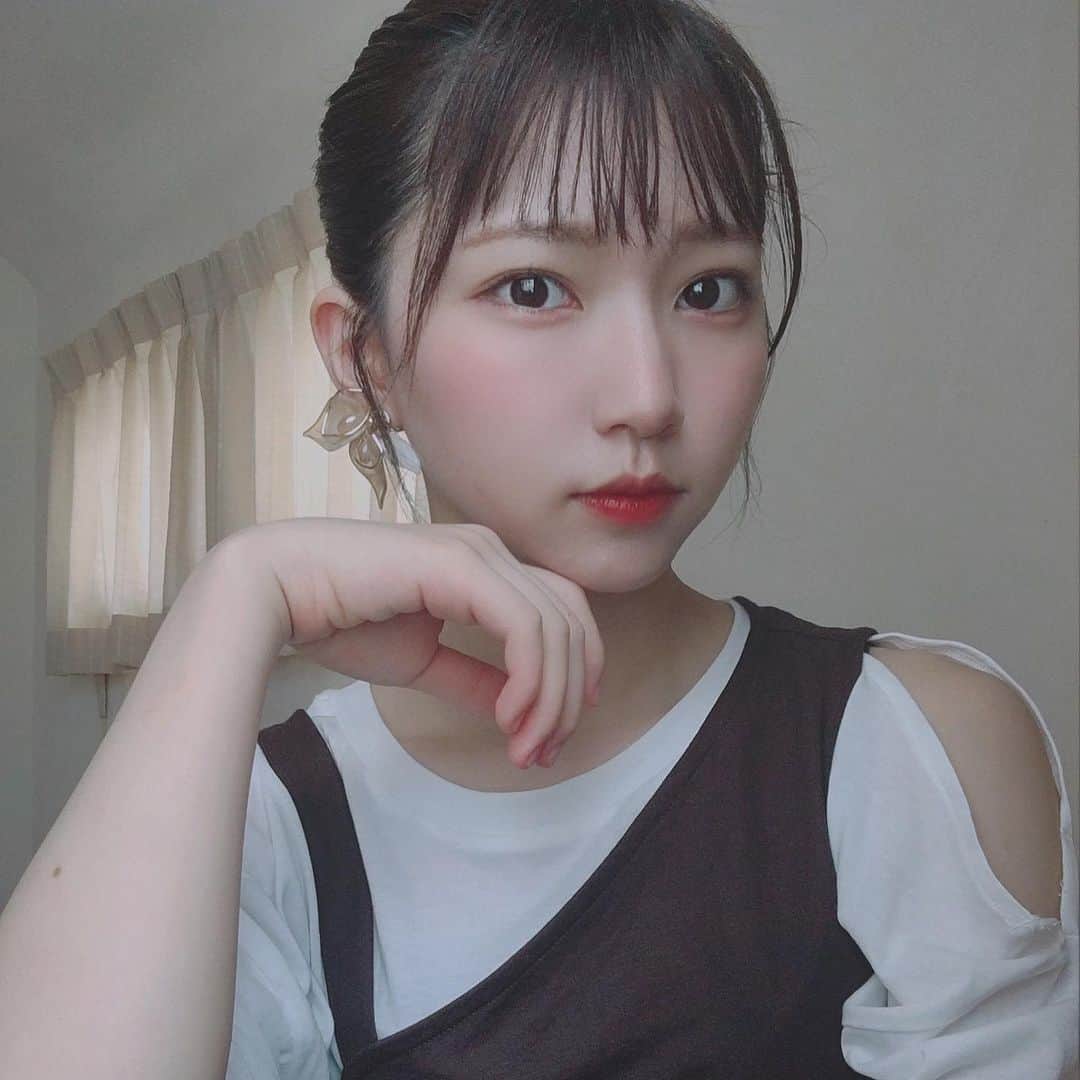 横道侑里のインスタグラム：「カジュアル、ナチュラル系 （激安GU） アクセの方が服より高い笑笑」