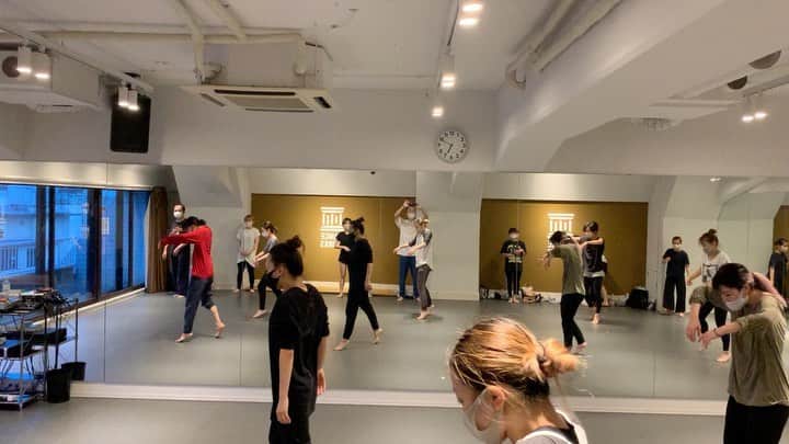 黒須洋壬のインスタグラム：「黒須洋嗣 JAZZ CLASS 2020.July.20th @danceworks_jpn  @xross #noahkahan  #falseconfidence  #mask #dance #jazzdance  #tokyo  #japan」