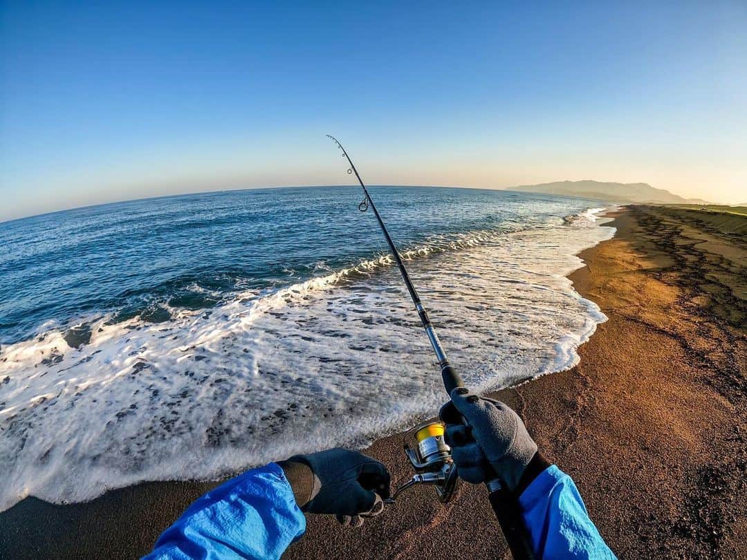 GoProさんのインスタグラム写真 - (GoProInstagram)「早朝、浜辺でヒラメを狙って釣りをする景色をPOV視点で 🎣 📷 @haru_22_3 ・ ・ ・ #GoPro #GoProJP #GoProのある生活 #釣り #ヒラメ #北海道 #Fishing」7月20日 19時21分 - goprojp