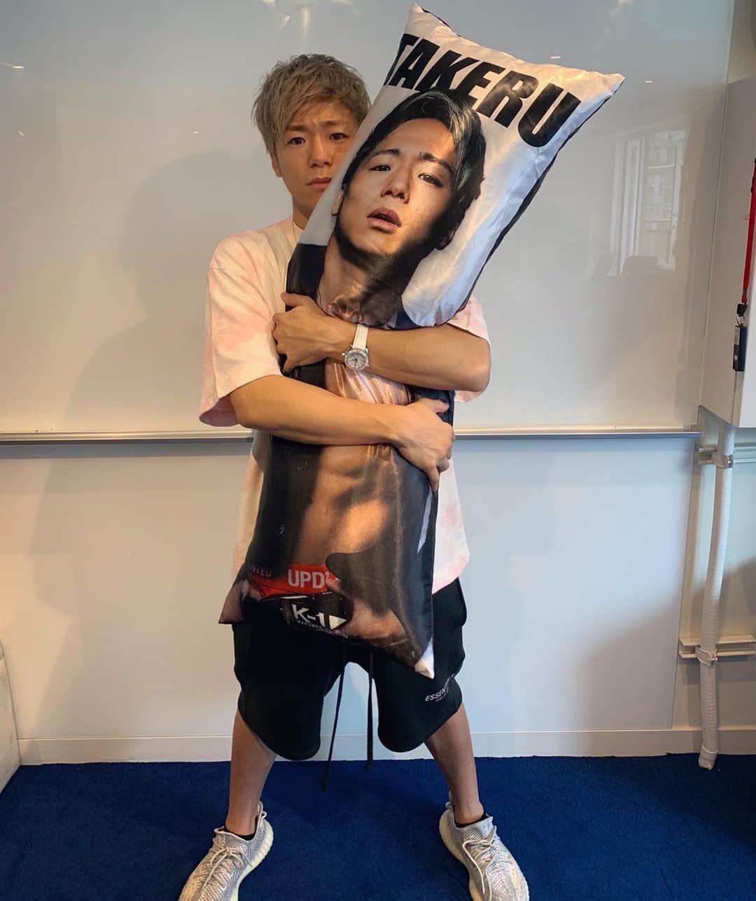 武尊さんのインスタグラム写真 - (武尊Instagram)「武尊抱き枕 始めまし
