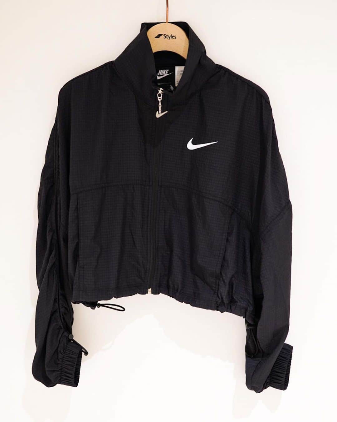 styles_roppongiのインスタグラム：「@nikesportswear   nike wmns swoosh woven jacket  商品に関するお問い合わせはInstagramのDM又はお電話にてお気軽にお問い合わせください。  ㅤㅤㅤㅤㅤㅤㅤㅤㅤㅤㅤㅤㅤㅤㅤㅤㅤㅤㅤ  #styles #styles_tokyo  #nike」