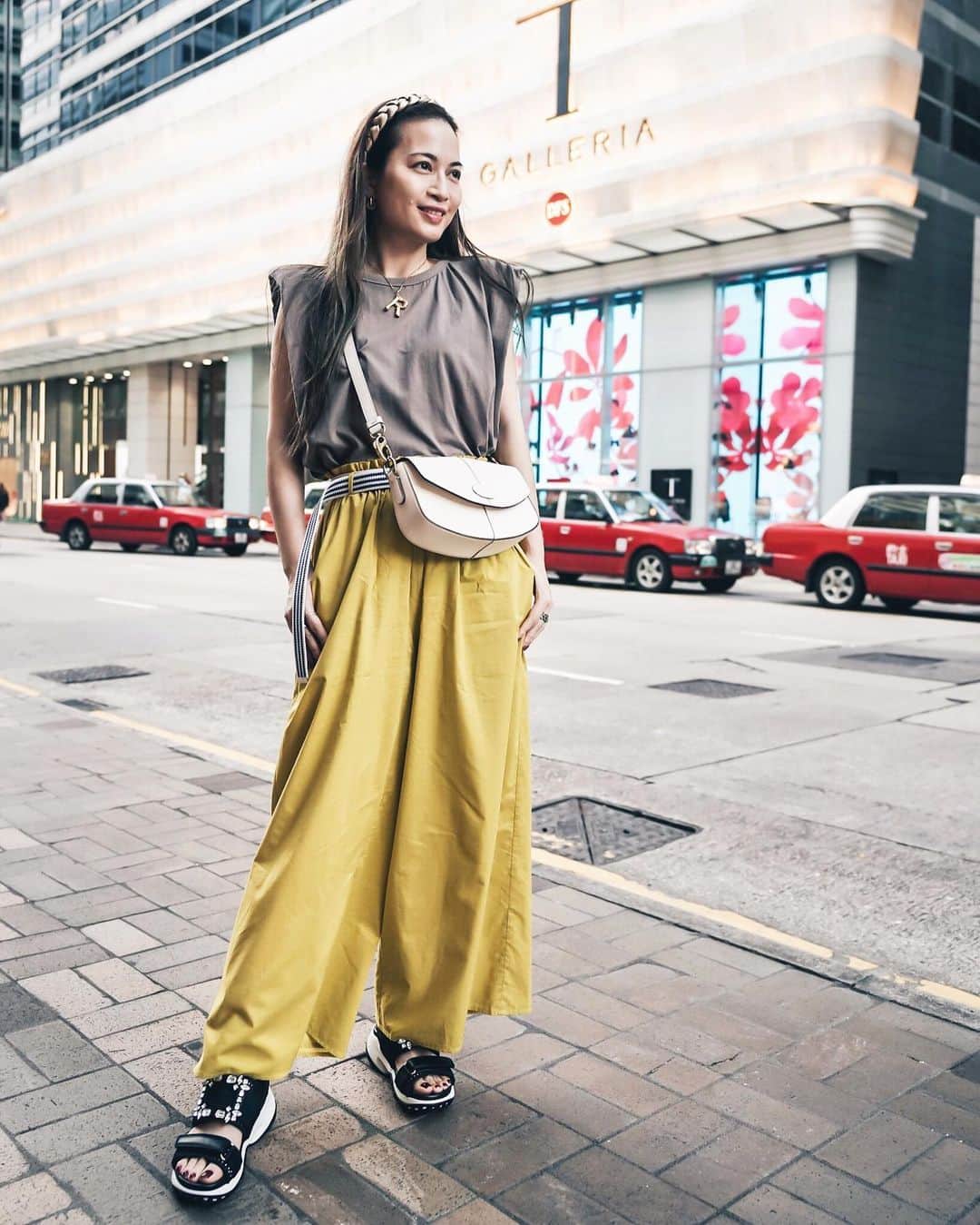 Ruby Kwanのインスタグラム：「This picture was shot previously. Now we all need to stay home again. Everyone, be disciplined and keep good hygiene. Fighting! 🙏🏻💛💪🏻 #socialdistancing2020 #rougecloset」
