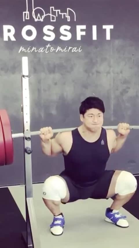 山本俊樹のインスタグラム：「@crossfit_minatomirai  僕がスクワットするにあたって 常に掲げているモットー #いつでもどこでも300kg  当日セミナーに参加される皆さまは 楽しみにしていて下さい！  そして僕のスクワット理論を 実践形式で挑戦しましょう！」