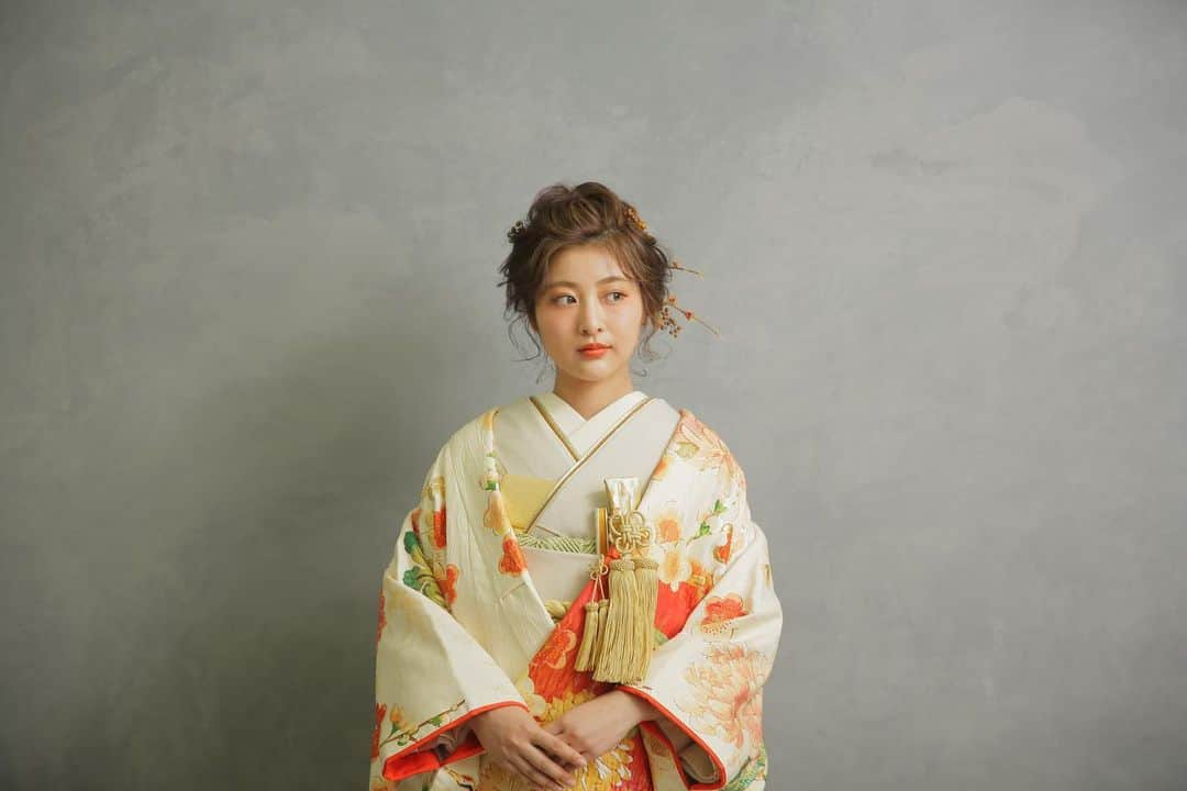 THE KIMONO SHOPのインスタグラム：「* 浅草本店グランドオープン記念   ． ７月新規ご来館＋ご成約のお客様限定 ご新婦様お衣装　2着目 50％OFF！ ． さらに、連休特別企画🌞 7/23〜26にご来館＋ご成約で 和装小物1点無料♫ ． 2店舗同時開催です！ ． ． ------------------------------- お気に入りの１着をお探し中の方 THE KIMONO SHOP へ ご来店ください👘✨ ． ． @thekimonoshop_decollte  プロフィールのリンクから HPをご覧いただけます。 ------------------------------ ． ． #結婚式 #2020冬婚 #和装写真 #和装花嫁 #ブライダルフォト#色打掛 #レンタル衣装 #結婚式衣装 #和装前撮り #ザキモノショップ #thekimonoshop」