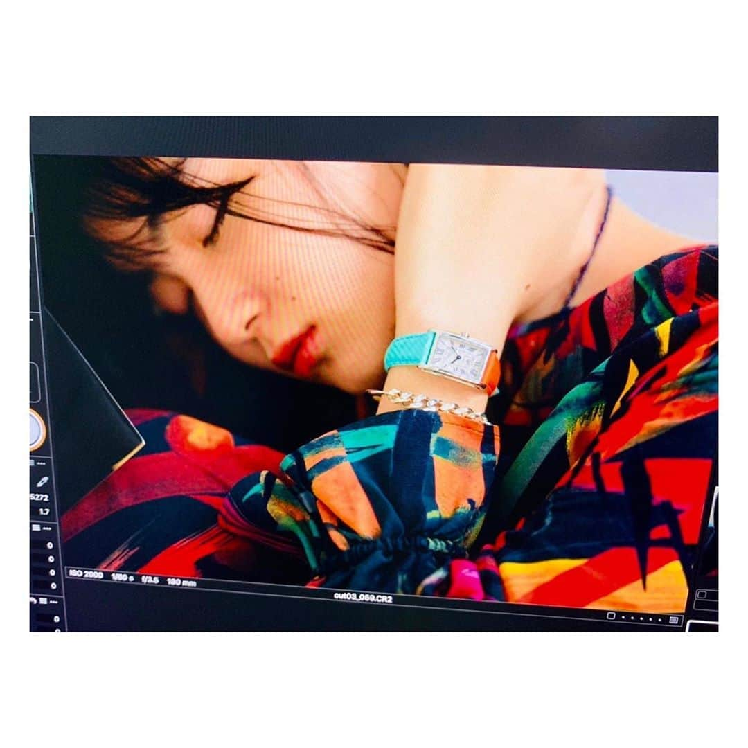 吉田美月喜さんのインスタグラム写真 - (吉田美月喜Instagram)「. 発売中の雑誌フィガロジャポン9月号に出させていただきました！ 色々な時計と本と一緒に撮影しています。 是非見てみてください☺︎  #figarojapon  #フィガロジャポン #時計 #吉田美月喜 @madamefigarojapon」7月20日 19時45分 - mizukiyoshida_official