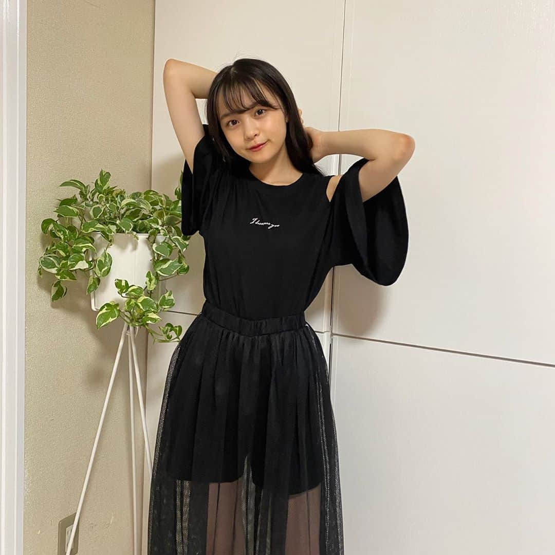 林芽亜里さんのインスタグラム写真 - (林芽亜里Instagram)「🎀﻿ ﻿ 今日は今日は﻿ GU×ニコラコラボTシャツの発売日でーす\(◡̈)/﻿ ﻿ アンラブのボトムスに合わせてコーデしてみたよ~﻿ ﻿ ﻿ オンラインでも購入できますよ~‪( ᷇࿀ ᷆ )‬﻿ おそろいしようね~！﻿ ﻿ #ニコラ #アンラブ #AND24LOVELY #林芽亜里﻿ ﻿」7月20日 19時52分 - meari__hayashi