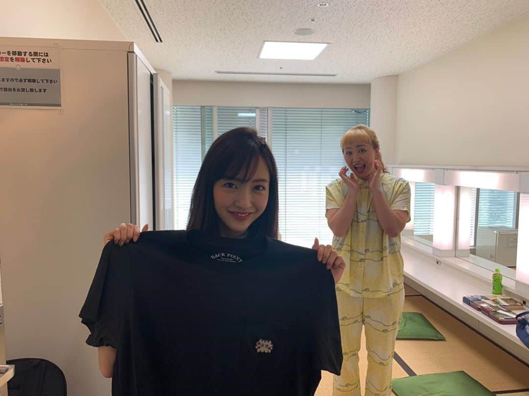 丸山桂里奈さんのインスタグラム写真 - (丸山桂里奈Instagram)「な、な、なーんと、今日は22時から板野友美さんとインスタライブですよ🥳 ともちんですよーう😍🥰😘 質問などドシドシくださいねー 22時ですよー🤩🥳🤪  てか、あたしが楽しみ😍 ともちんの可愛さに今日も毛穴元気になりそうです🤩🤩🤩  #ともちん #インスタライブ #22時から #みなさまぜひ #よろしくお願いします #いい意味で #インスタバエ」7月20日 20時00分 - karinamaruyama