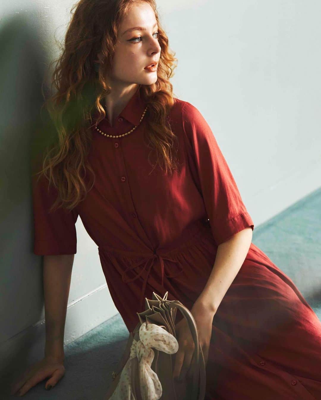 ViSさんのインスタグラム写真 - (ViSInstagram)「"環境に配慮しながらおしゃれを楽しめる - Sustainable Dress -  再生ポリエステルや、無農薬で栽培されたオーガニックコットンを使用した環境に優しい""Sustainable Dress"" 全てのワンピースに ＵＶケア、あるいはアイロンがけが楽になるEASYCARE機能が付いており、夏場にも嬉しい仕上がりに✨  ------------------------------------ ✔︎ 【UV CARE】ドロスト前開きワンピース BVE30070 ✔︎プリーツエコレザートート BVX20360 ✔︎ダブルバンド円柱ヒールサンダル BVA20340 ✔︎14x146cmカラーシフォンロングスカーフ BVN10300 ✔︎メタルボールネックレス BVZ20530 ------------------------------------  ▶︎公式オンラインショップJ'aDoRe JUN ONLINEではMORE SALEを開催中！  MAX70%OFFと�大変お得になっておりますのでお見逃しなく✨  #vis #ビス #ootd #instafashion  #エコ #エシカルファッション #ワンピース #夏ワンピ #サスティナブル #オーガニックコットン #コットンワンピ #ピンク #ドレス #夏コーデ #プチプラ #プチプラコーデ #今日のコーデ #スタイリング #ファッション #大人カジュアル #きれいめコーデ #ワントーンコーデ #可愛い #きょこ #シャツワンピ #ホワイトワンピ」7月20日 20時02分 - vis_jp