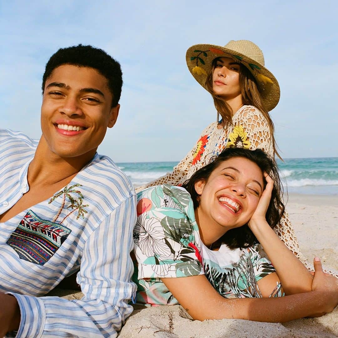 デシグアルのインスタグラム：「​No doubt: laughing with friends is the best plan ever.」
