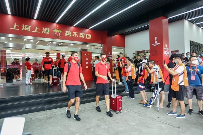 オスカルさんのインスタグラム写真 - (オスカルInstagram)「Chegamos em Suzhou 🙏🏻 #cfasuperleague  #O8 ⚽️🔴」7月20日 20時11分 - oscar_emboaba