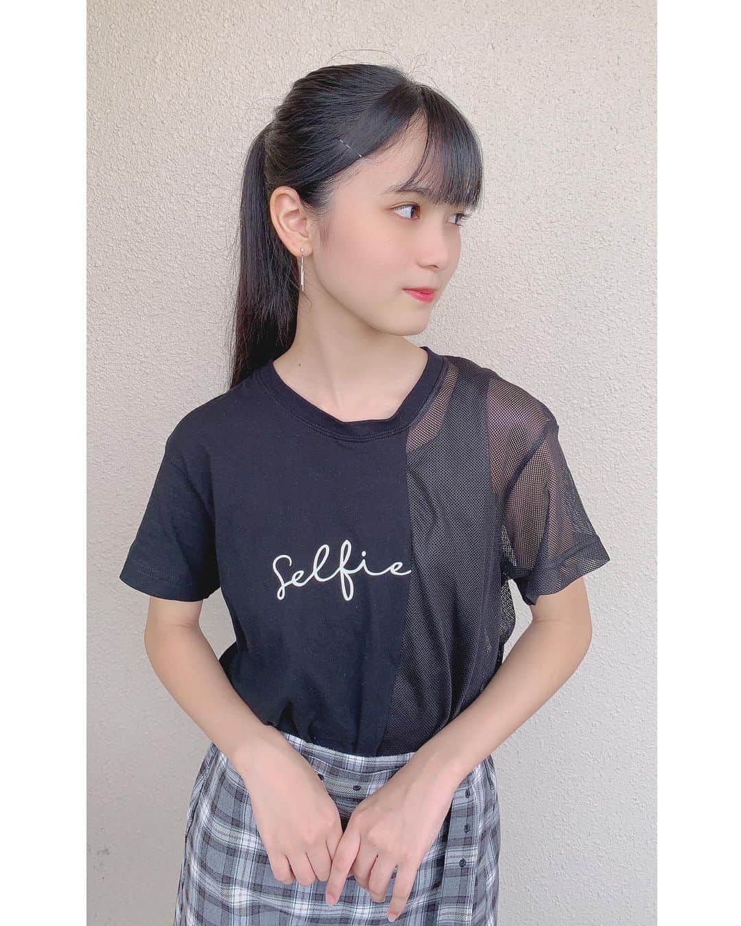 上原ゆなのインスタグラム：「﻿ ﻿ GUの『GメッシュコンビT』❣️﻿ お気に入りのチェックのスカートと合わせてみたよ👍﻿ メッシュ生地が可愛い😍﻿ ﻿ ﻿ ﻿ #AND24LOVELY﻿ #アンラブ﻿ #gu_for_all﻿ #gu_global﻿ #GUstyle﻿ #gupr﻿ #メッシュコンビT﻿ ﻿ ﻿ ﻿ @gu_for_all﻿」