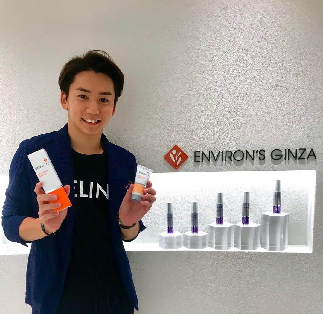 江原騎士のインスタグラム：「ENVIRON'S GINZA に行ってきました！ ニキビや乾燥、日焼けなどで 肌に悩みがあったので、 トリートメントしてもらいました！ すごくよかったです👨🏻‍🦲⭐️ 化粧水とかもオススメ！！  #エンビロン　#environ #environsginza」