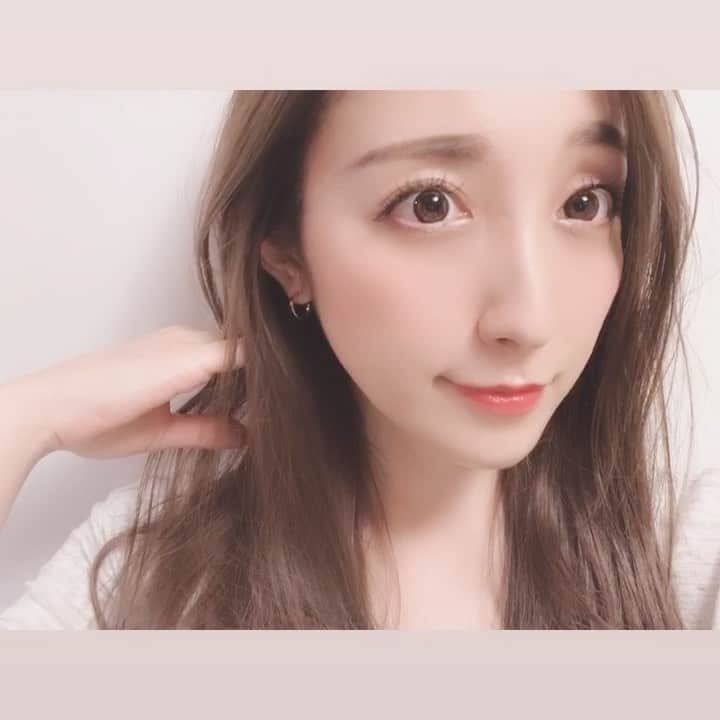 のインスタグラム：「. . NEW!!『BELLSiQUE』👀🤍🤍 #カラコンレポ #カラコンレビュー . 安達祐実さんがイメージモデルの大人のためのカラコン:) バーガンディライナーというお色を試してみたのですが、着色直径も小さめでとってもナチュラル♡ UVカットもこの時期頼もしいっ☀️🎶 . . . #ベルシーク #BELLSiQUE #カラコンラボ #カラコン着画 #カラコン動画 #大人女子 #コンタクト #美容好きな人と繋がりたい #コスメ好きさんと繋がりたい #コスメ好きな人と繋がりたい #コスメ好き」