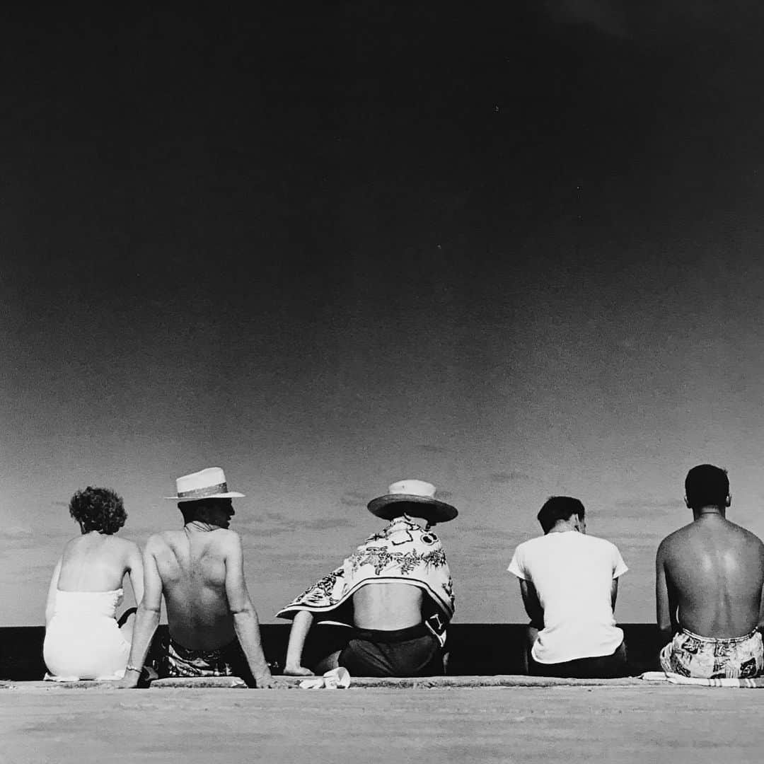 Meganさんのインスタグラム写真 - (MeganInstagram)「Backs at Bondi, 1950s 〰 Max Dupain - - - - #maxdupain #bondibeach」7月20日 20時36分 - zanzan_domus