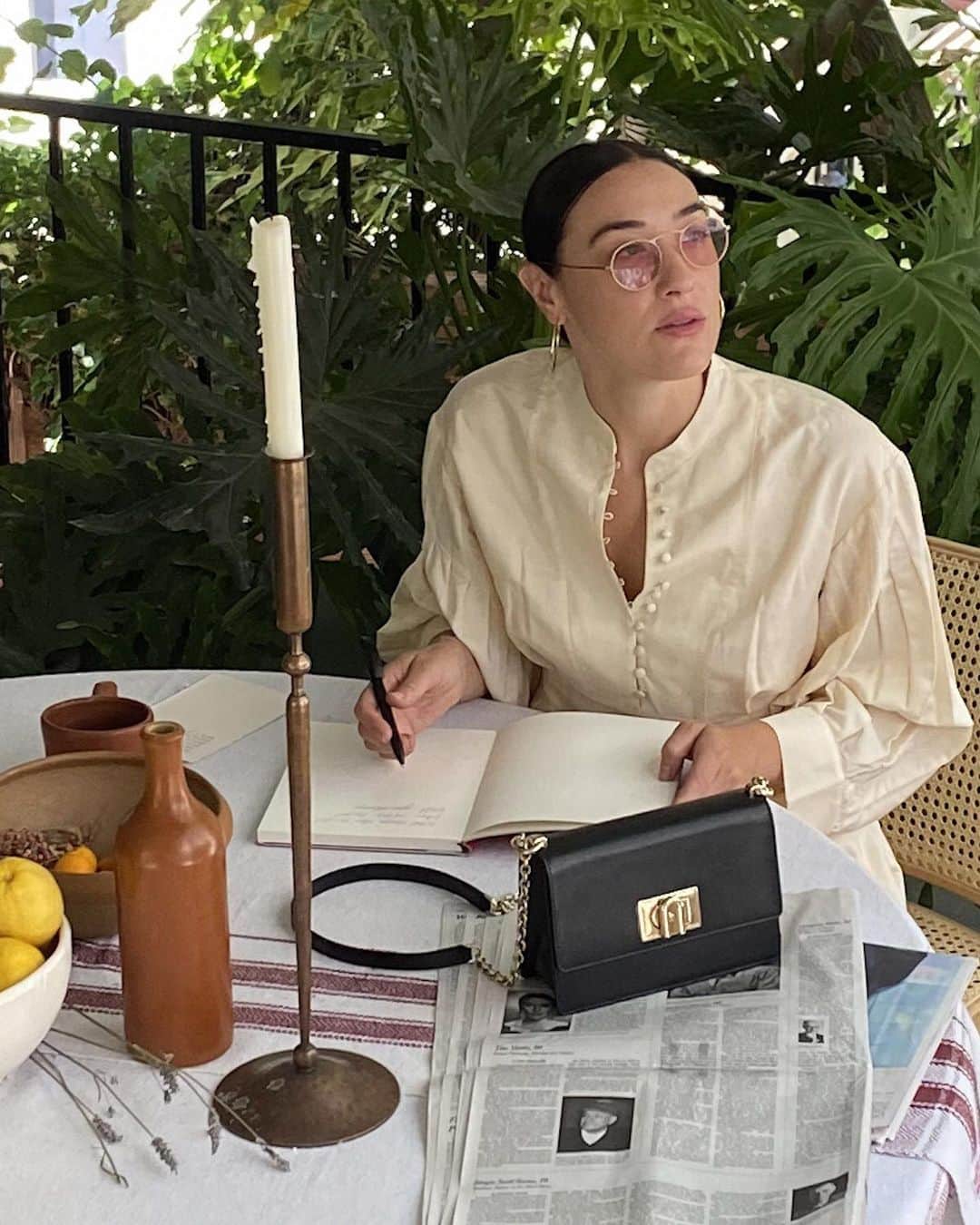フルラのインスタグラム：「"Fashion to me is just life". Meet @miamoretti, a DJ and writer, wearing the Furla 1927 Crossbody as part of her unique lifestyle.  #thefurlasociety #furlafeeling #newcollection #furla #accessories #fashion」