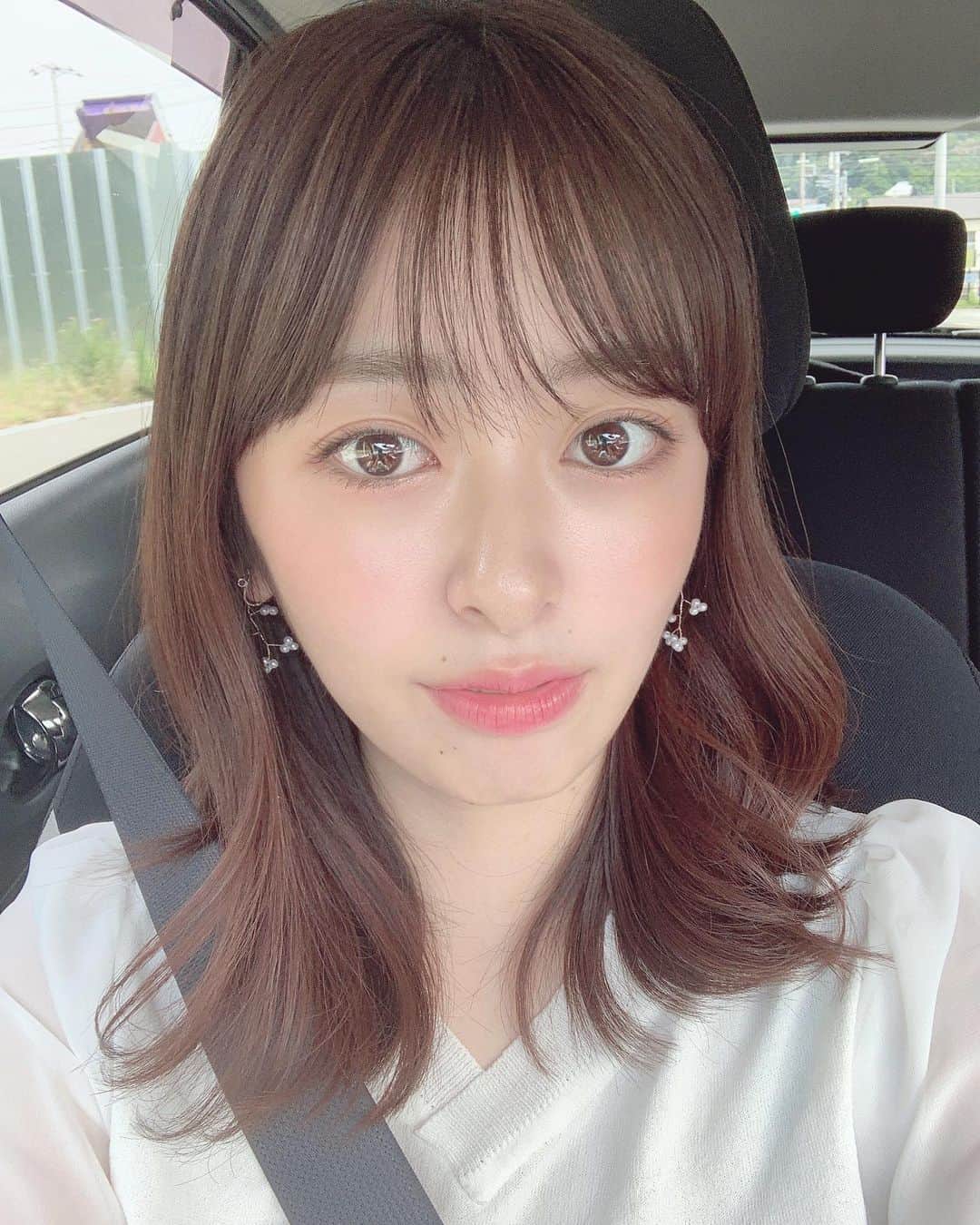 兼田日向子のインスタグラム：「🎐 最近はアイメイクは薄めがブーム☺︎ . . . . . #サロンモデル#モデル撮影#サロモ#ミディアムヘア#ミディアム巻き髪 #シースルーバング#ぱっつん前髪#シースルー前髪#横浜#メイク#コスメ#コスメ好きな人と繋がりたい#夏#夏メイク#セザンヌハイライト#セザンヌチーク#ナチュラルメイク#アカリップ#beidol#photo#photographs#follow#followme#make#makeup#cosme#hairstyles」