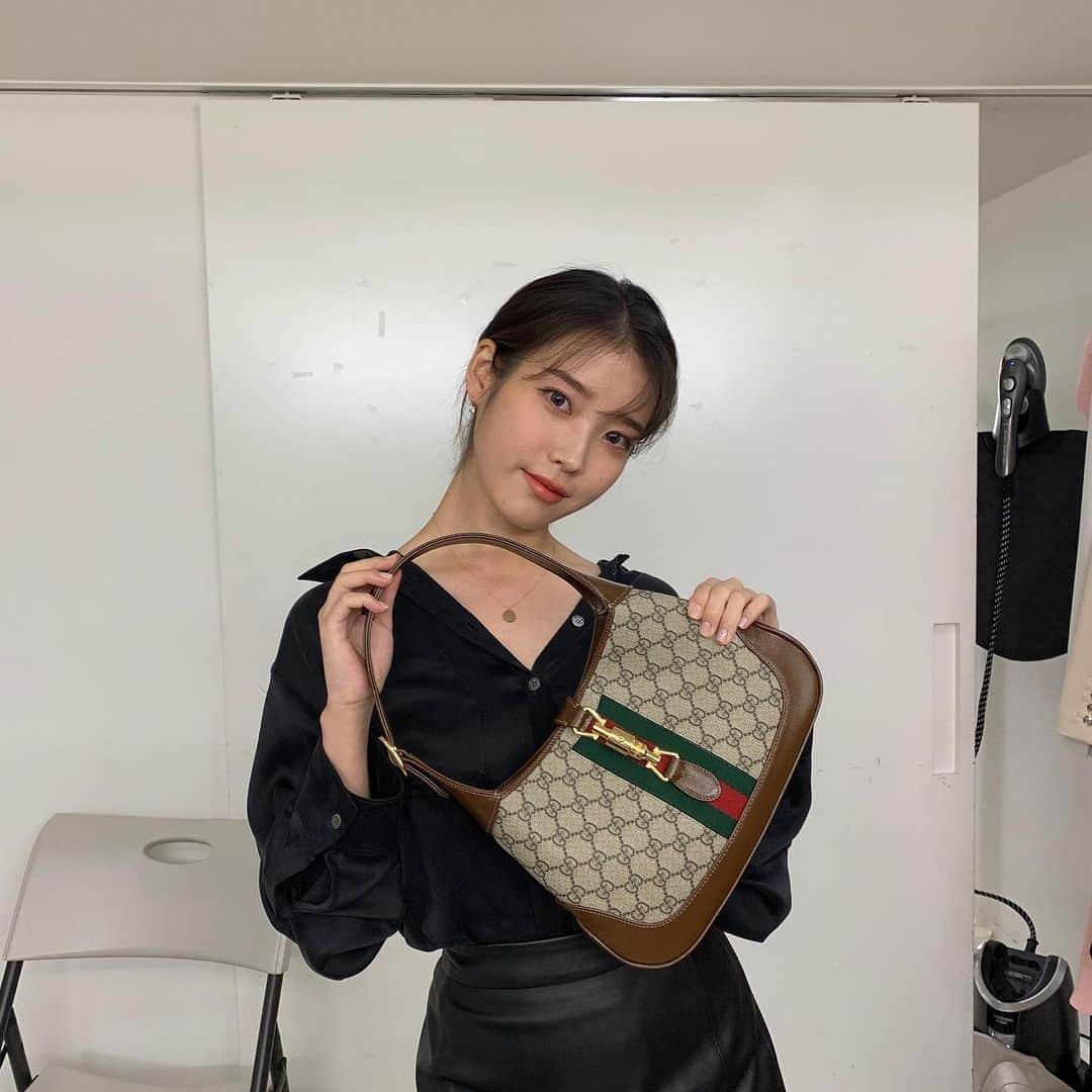 IUさんのインスタグラム写真 - (IUInstagram)「구찌야 나 잘해찌 Thank you @gucci  #jackie1961」7月20日 20時44分 - dlwlrma