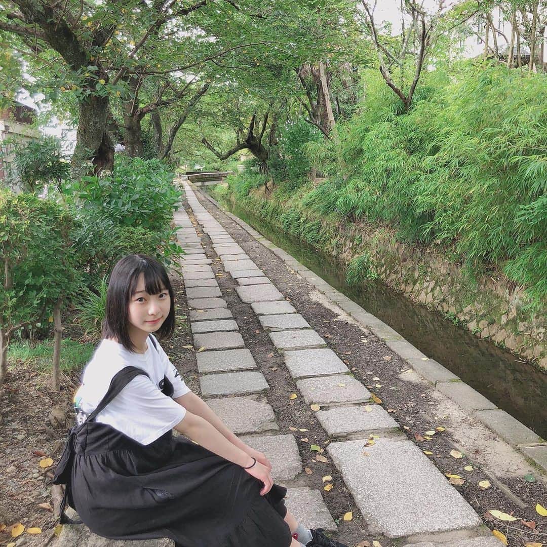 三宅ゆりあさんのインスタグラム写真 - (三宅ゆりあInstagram)「京都の左京区にある、哲学の道をのんびり歩いてきました！  ゆりあのパワースポット！✌️ ここにくるととっても癒されます！！ 落ち着いた気持ちになれるよ😊  #japan #京都 #kyoto #京都観光 #そうだ京都行こう #哲学の道  #左京区 #銀閣寺   #癒し #癒しスポット  #緑 #キレイ   #nmb48 #teamb2 #ljc  #三宅ゆりあ #ゆりあと京都散歩」7月20日 20時44分 - _yuria5.16_