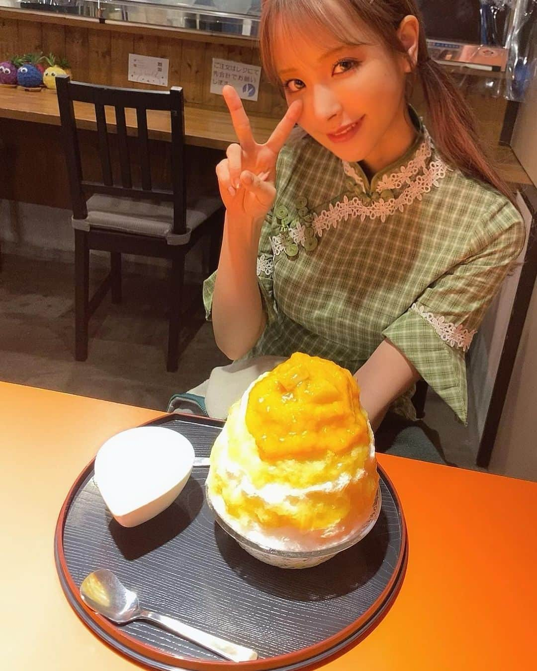 桃乃木かなさんのインスタグラム写真 - (桃乃木かなInstagram)「雪うさぎさん🍧﻿ ﻿ ・トリプルマンゴーヨーグルト﻿ ・ショコラナッツ﻿ ・純米吟醸 福政宗 酒かすクリーム﻿ ・いちごのフロマージュ﻿ ﻿ この間の写真🤳﻿ 久しぶりに食べたショコラナッツがめちゃくちゃ美味しかった...レギュラーメニューの貫禄ですね...👏今は予約制なので並ばずに食べれるのも有り難いです...平日限定のウォーターメロンはまたの機会に💃  #雪うさぎ　#桜新町　#かき氷」7月20日 20時44分 - kana_momonogi