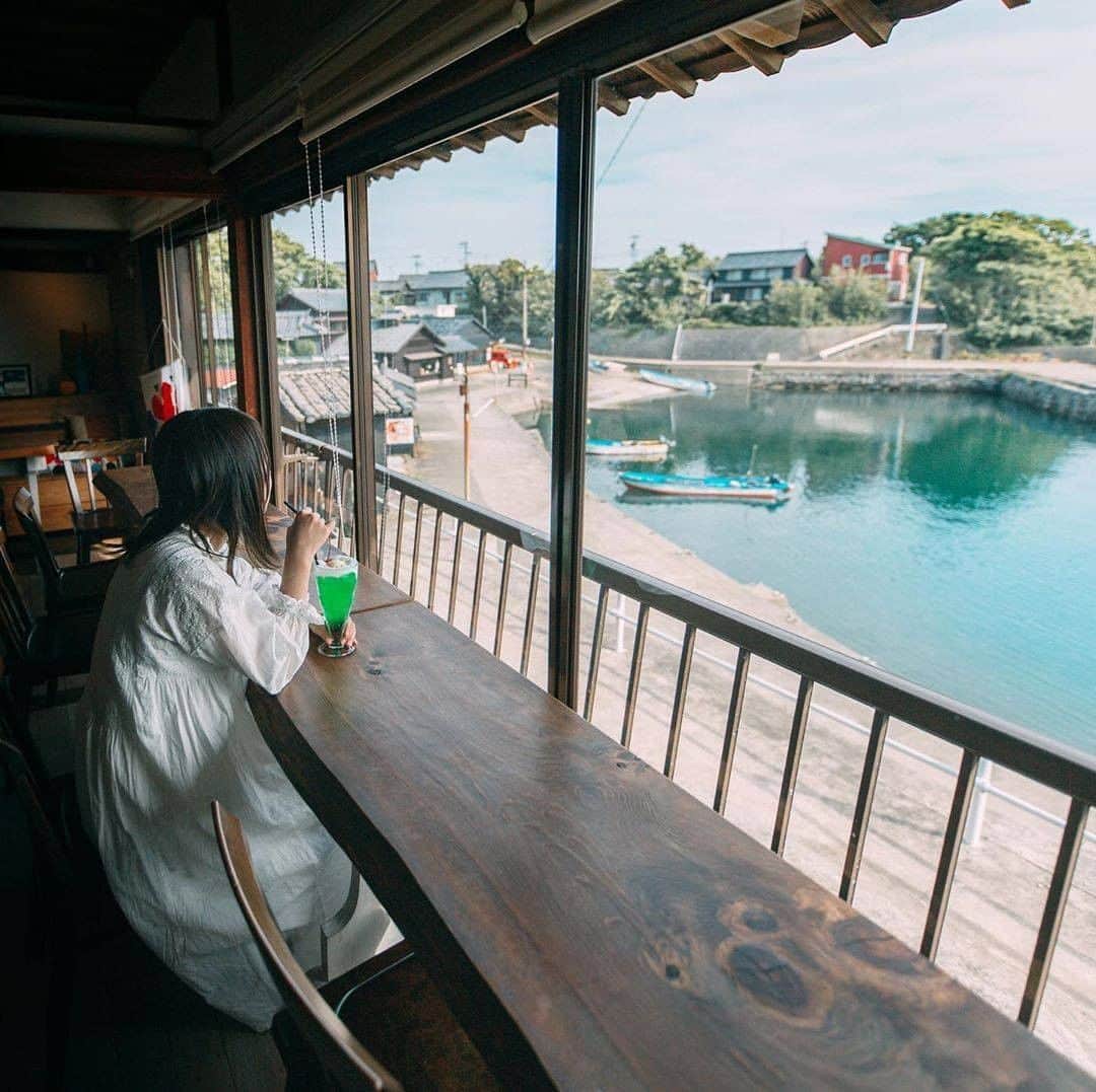 旅行メディア・じゃらん〈公式〉さんのインスタグラム写真 - (旅行メディア・じゃらん〈公式〉Instagram)「#佐久島 三河湾に浮かぶ佐久島は、アートの島として知られる。ゆったりした時間が流れるこの島で、複数のアート作品を巡るのも楽しみのひとつ。 . . ━━━━━━━━━━━━━━━ 📍 愛知「佐久島」 📷 photo by @kouyou_jp ━━━━━━━━━━━━━━━ 📎 【 #じゃらんおすすめ_中部 】 おでかけの参考に、ピックアップしたお写真をエリア別でまとめました！ ━━━━━━━━━━━━━━━ . . #jalan_travel　をつけていただいた中からpick upしました🔍 素敵なお写真をありがとうございました😍 . . ☑ 新型コロナウィルス（COVID-19）感染拡大防止の観点から、各自治体により自粛要請等が行われている可能性があります。ご利用の際には、あらかじめ最新の情報をご確認ください。また、感染拡大の防止に充分ご配慮いただくようお願いいたします。 ☑ #jalan_travel をつけて、ぜひ今までの旅行先の思い出写真を投稿してください。このアカウントでご紹介させていただきます。(じゃらんニュースでも紹介される可能性があります） . . . . . . #愛知 #アート #愛知観光 #愛知旅行 #島 #離島 #島旅 #じゃらん #観光 #観光地 #観光スポット #旅行 #旅行好きな人と繋がりたい #旅行好き #写真好きな人と繋がりたい #ファインダー越しの私の世界 #Japan #travel #travellers #trip #jalan #japantravelphoto #japantrip #japantravel #jalan_blue」7月20日 20時52分 - jalan_net